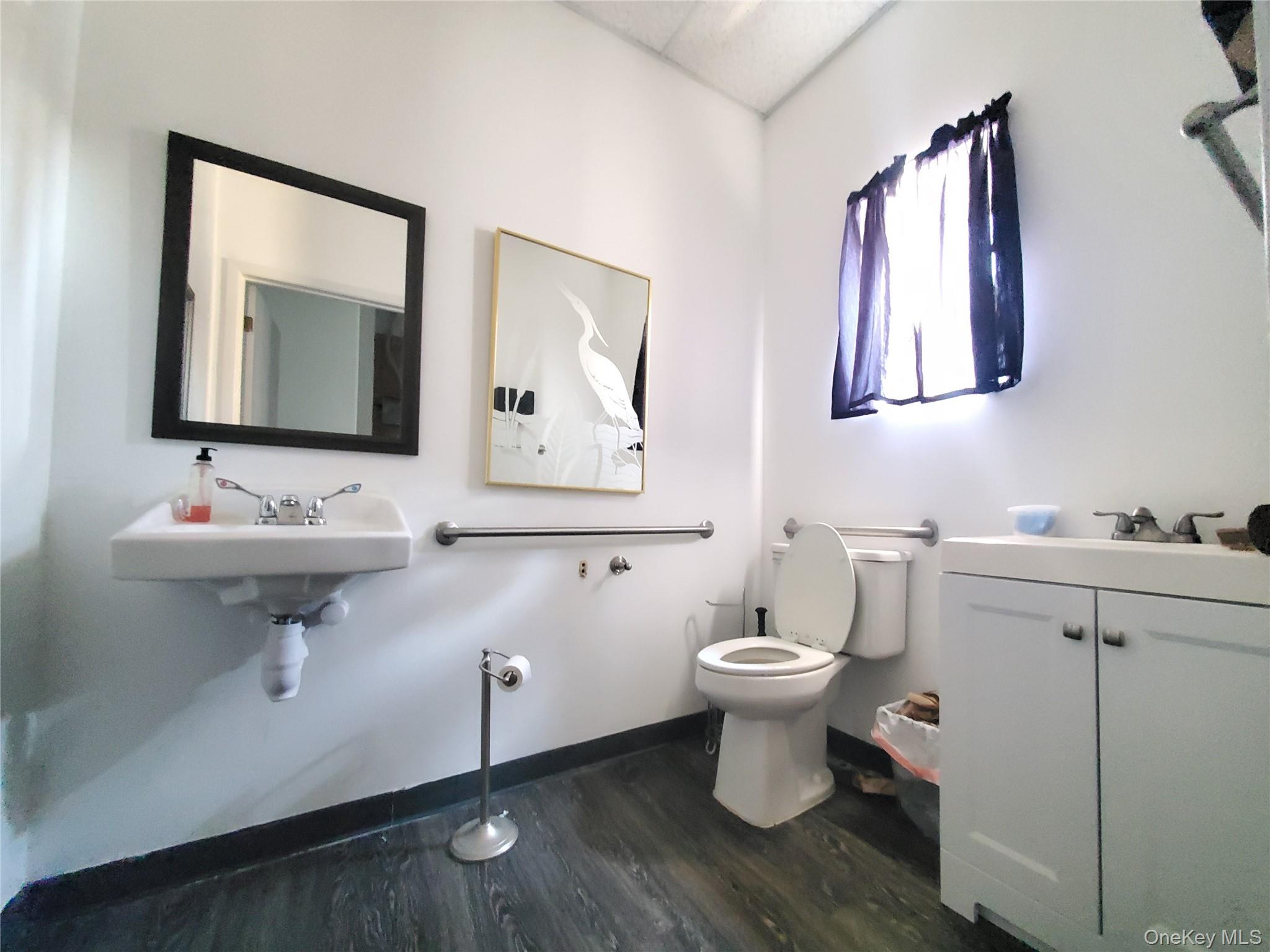 4842 Sunrise Highway, Sayville, NY 11782