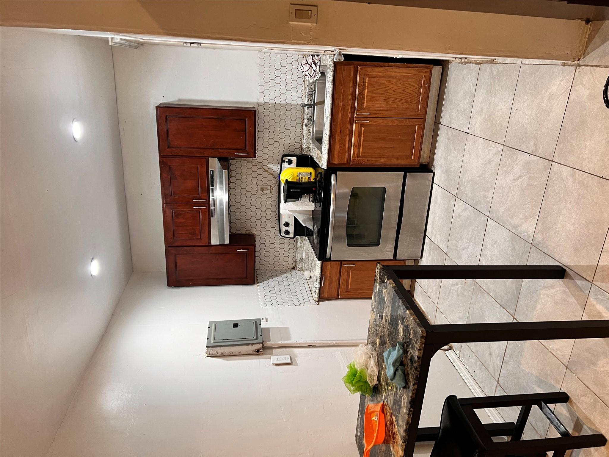 200-21 Hollis Avenue, Saint Albans, NY 11412