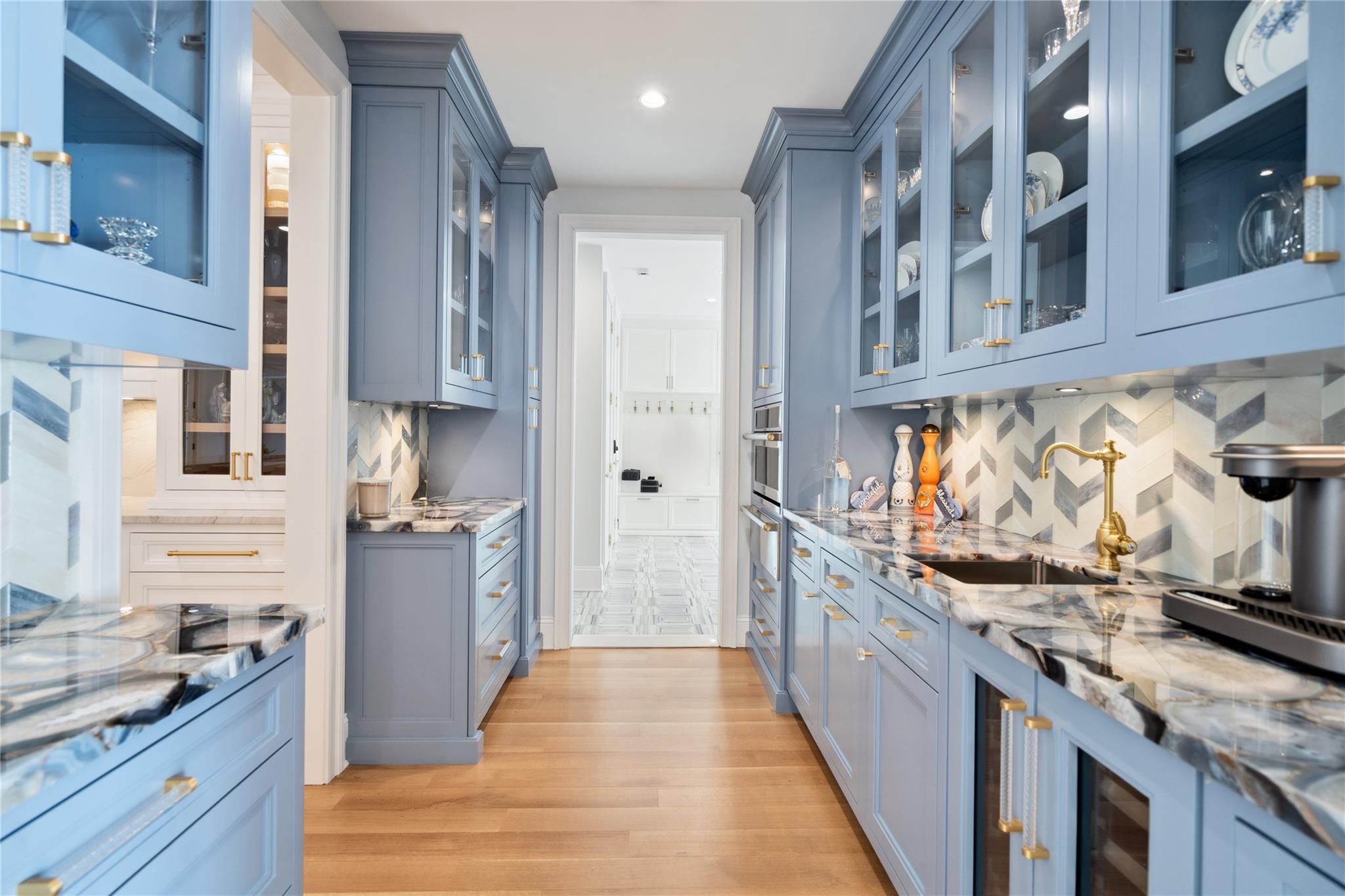 25 Longridge Lane, Old Brookville, NY 11545