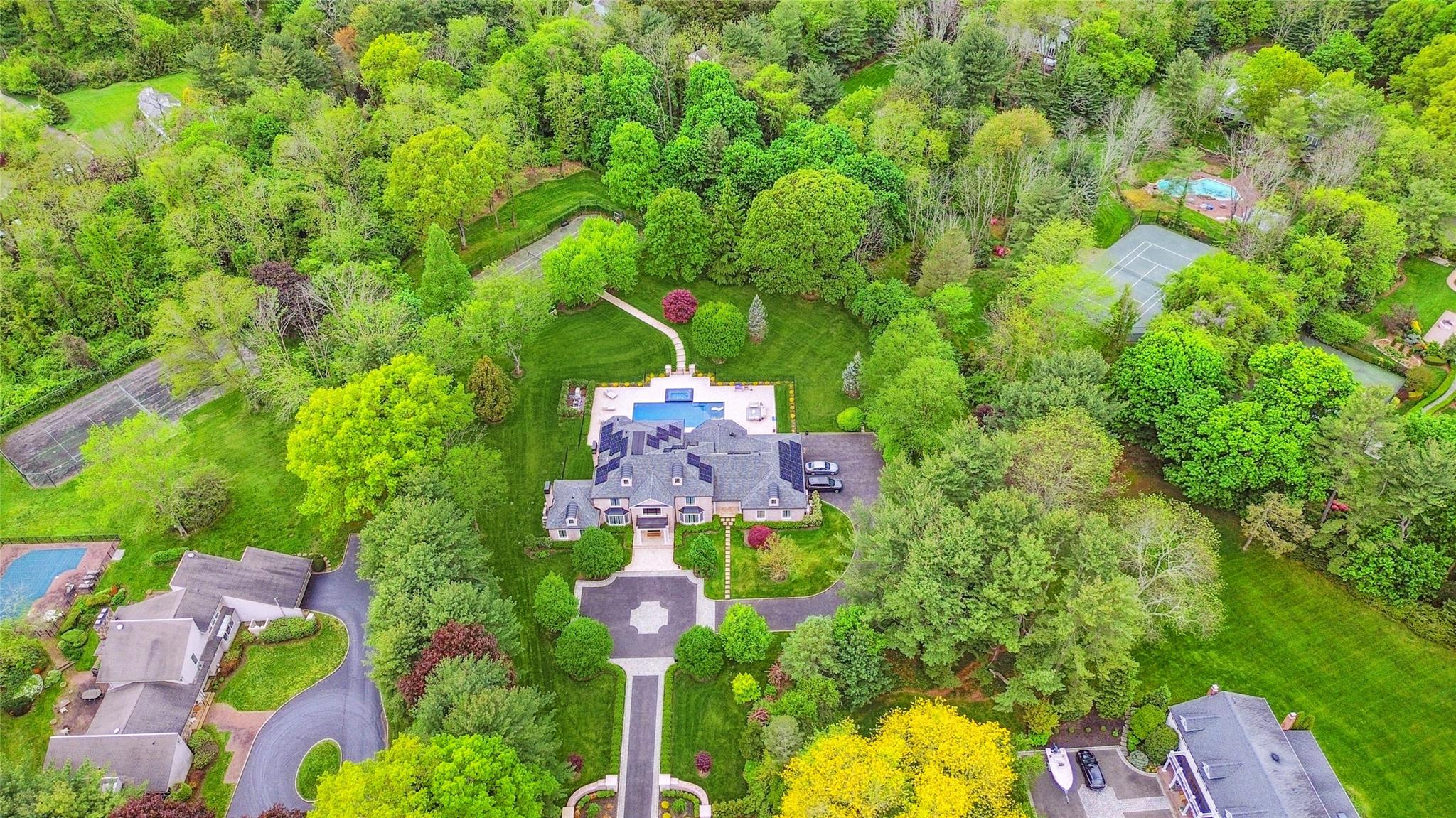 25 Longridge Lane, Old Brookville, NY 11545