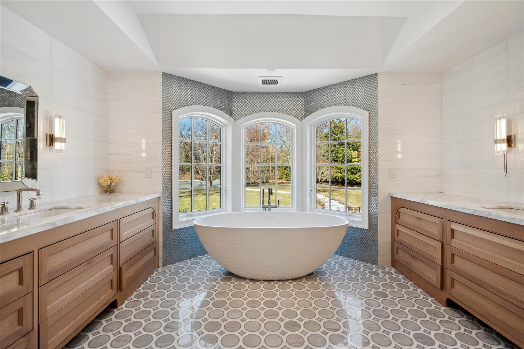 25 Longridge Lane, Old Brookville, NY 11545