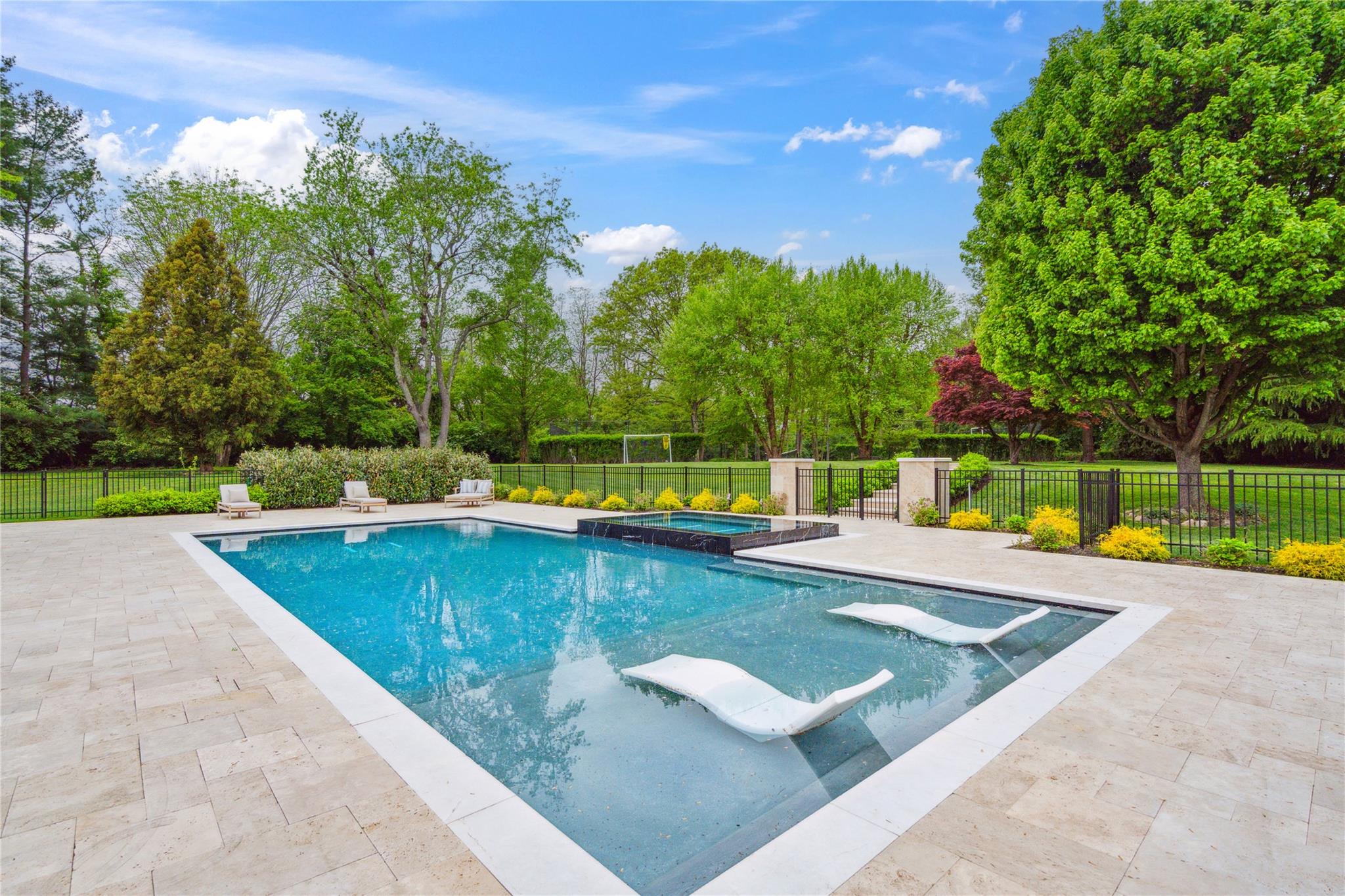 25 Longridge Lane, Old Brookville, NY 11545