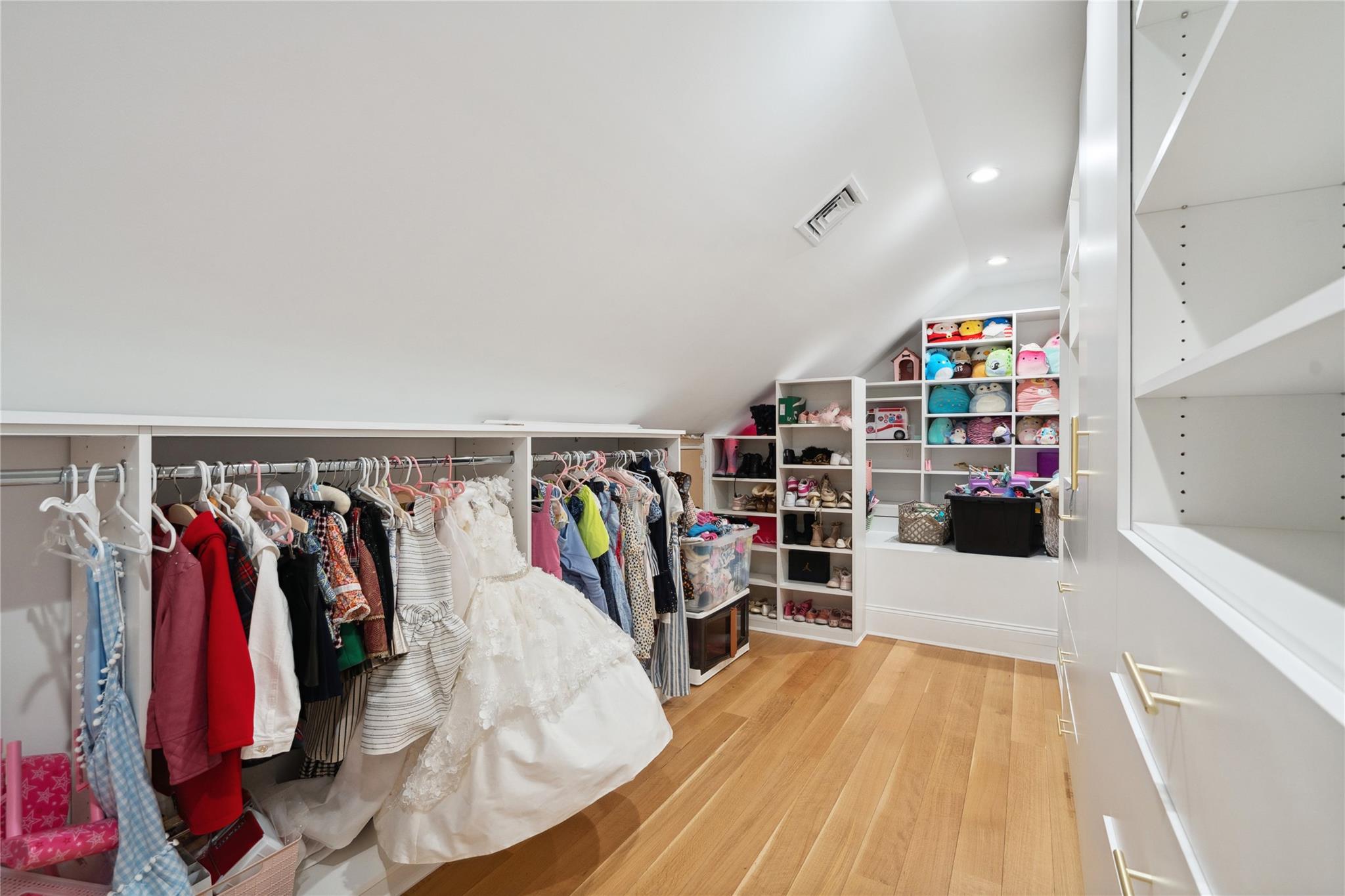 25 Longridge Lane, Old Brookville, NY 11545