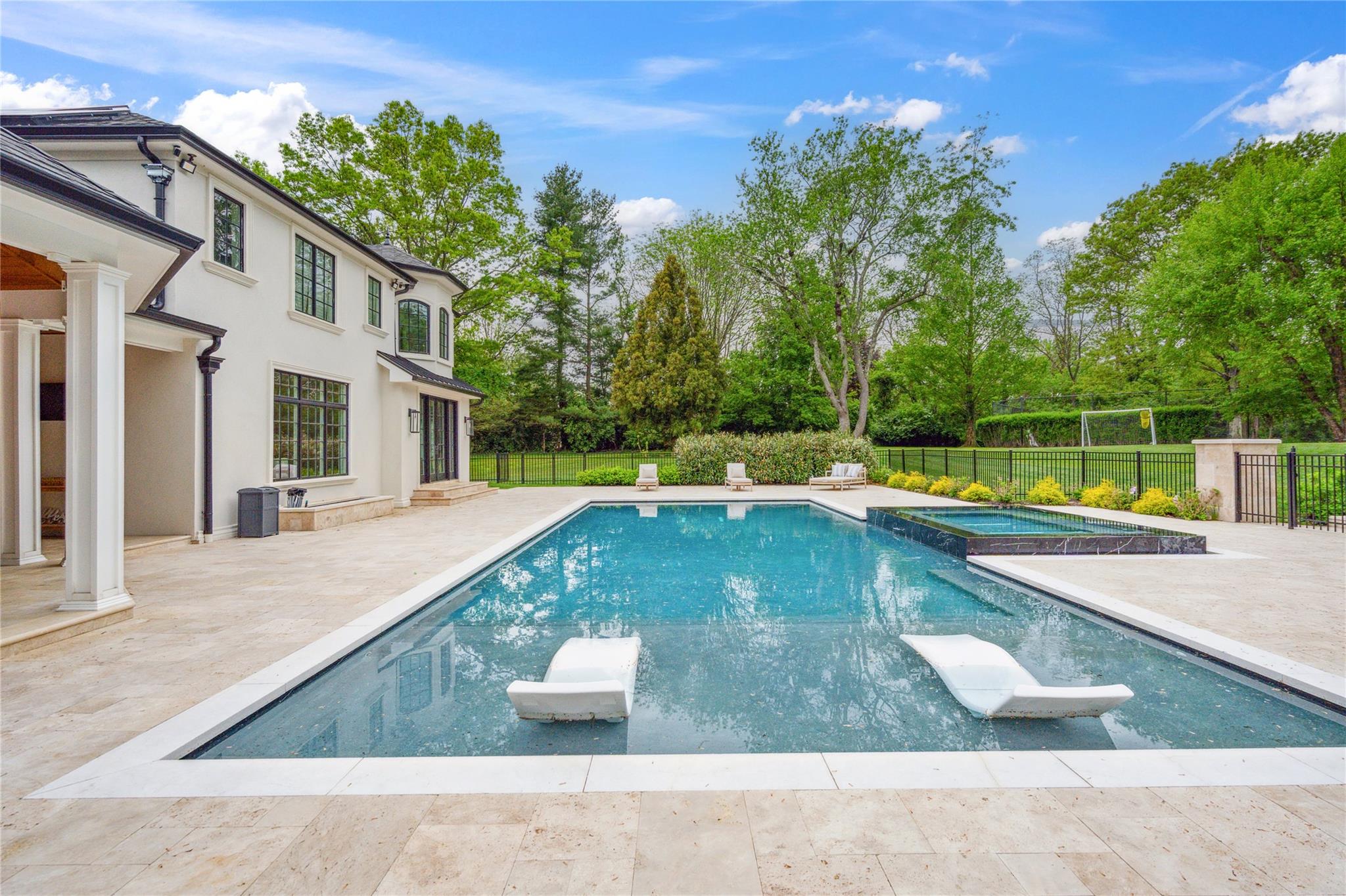 25 Longridge Lane, Old Brookville, NY 11545