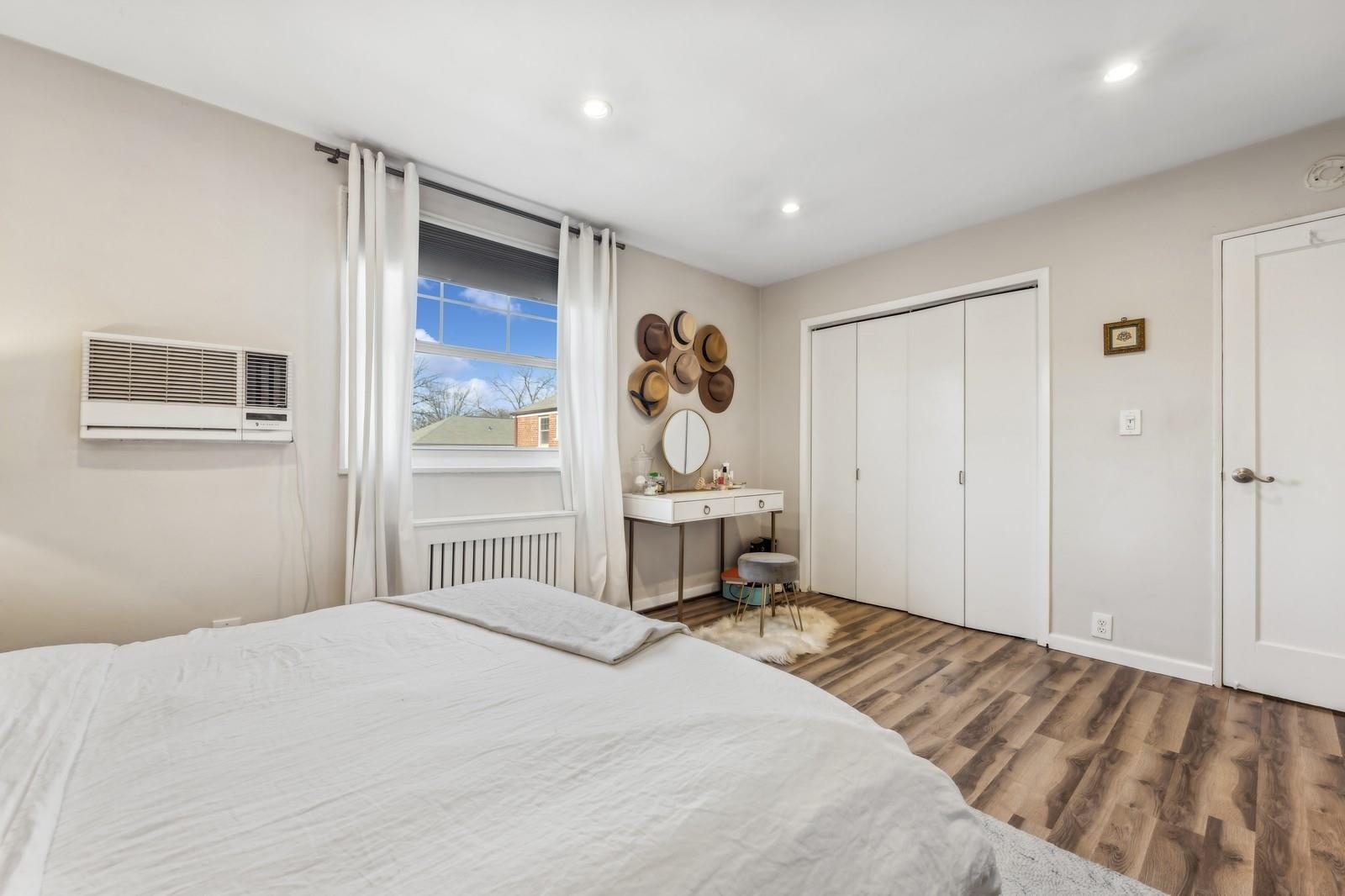 251-05 61st Avenue # 2-750, Little Neck, NY 11362