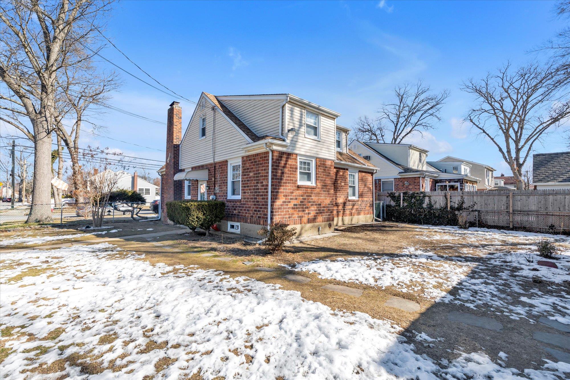 14 Russell Street, North Baldwin, NY 11510