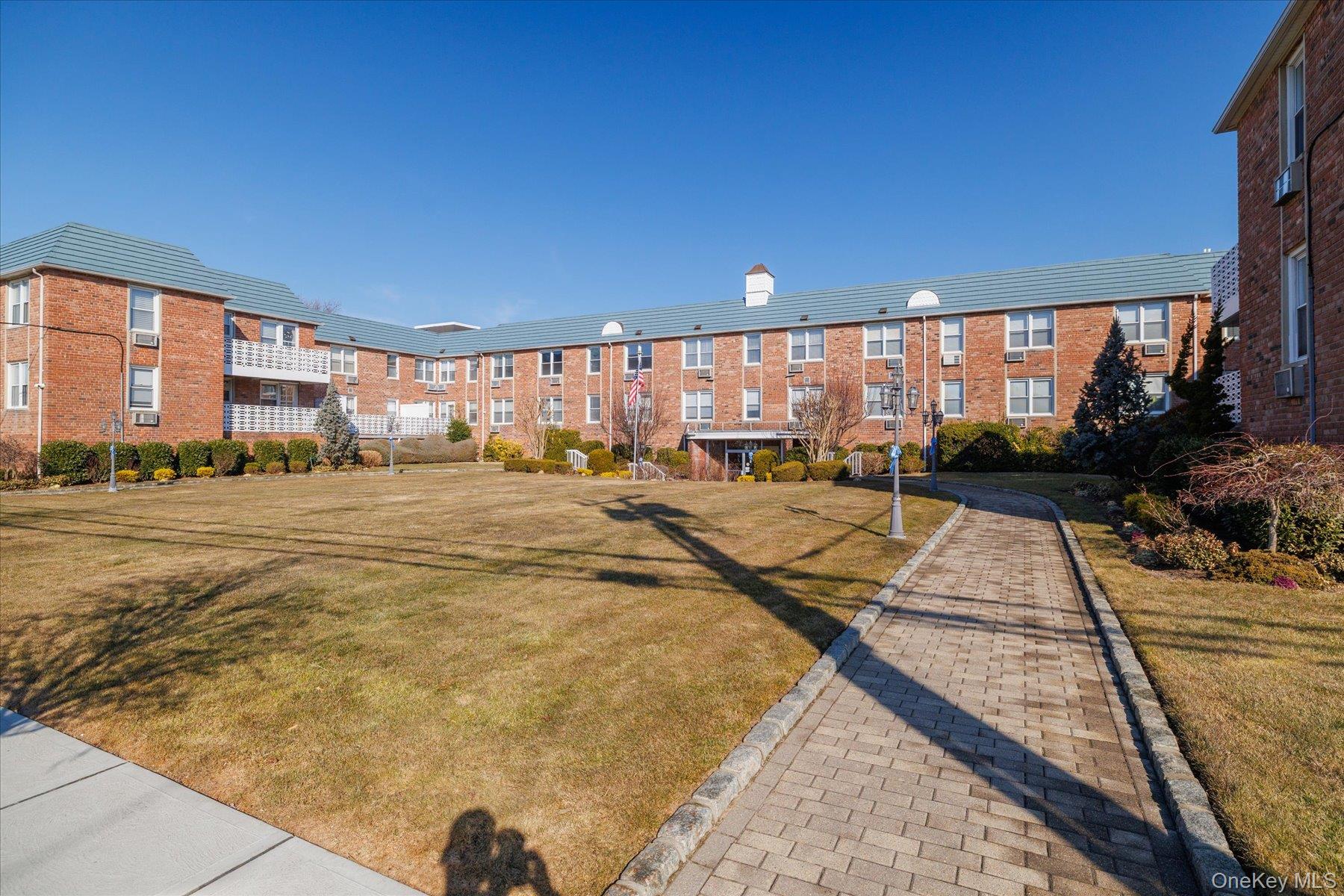 75 Noble Street # 219, Lynbrook, NY 11563