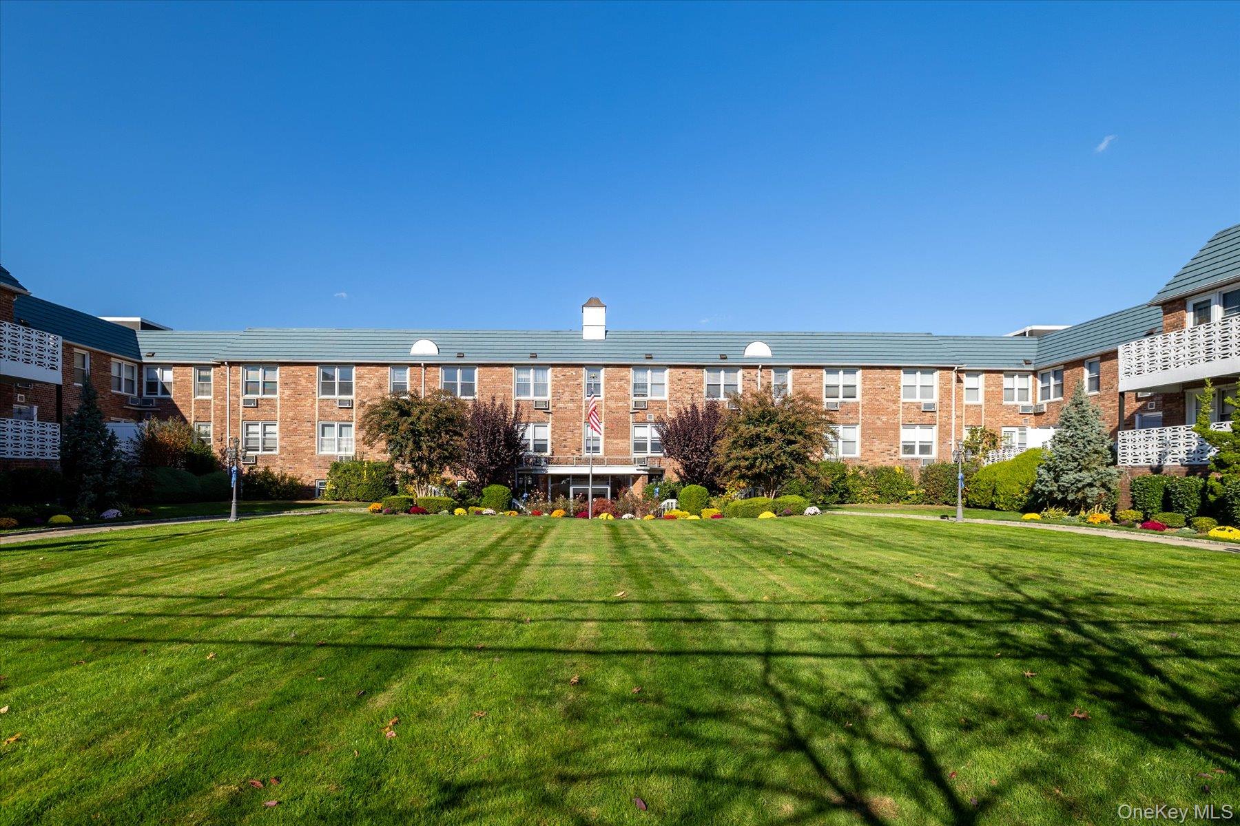 75 Noble Street # 219, Lynbrook, NY 11563