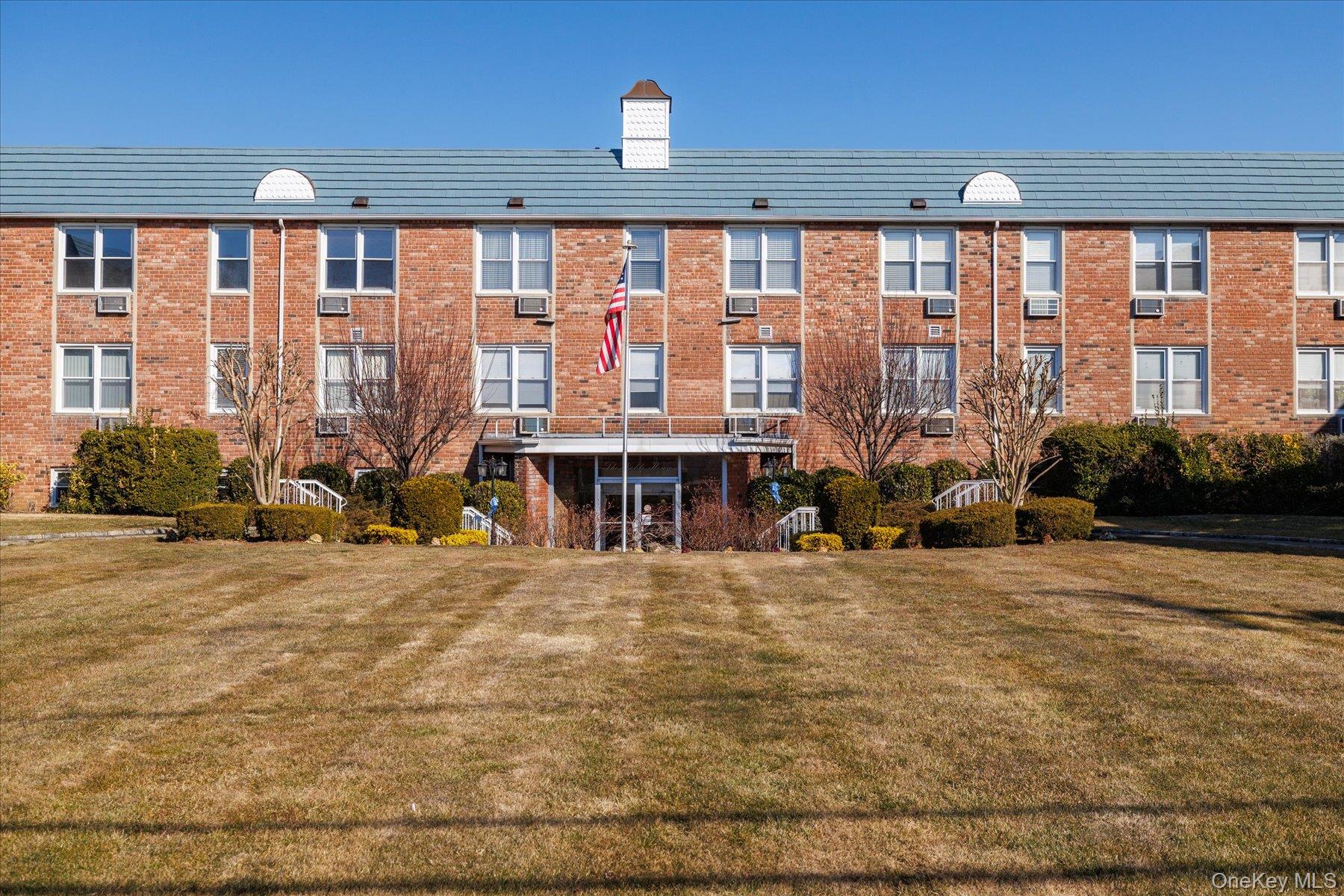 75 Noble Street # 219, Lynbrook, NY 11563