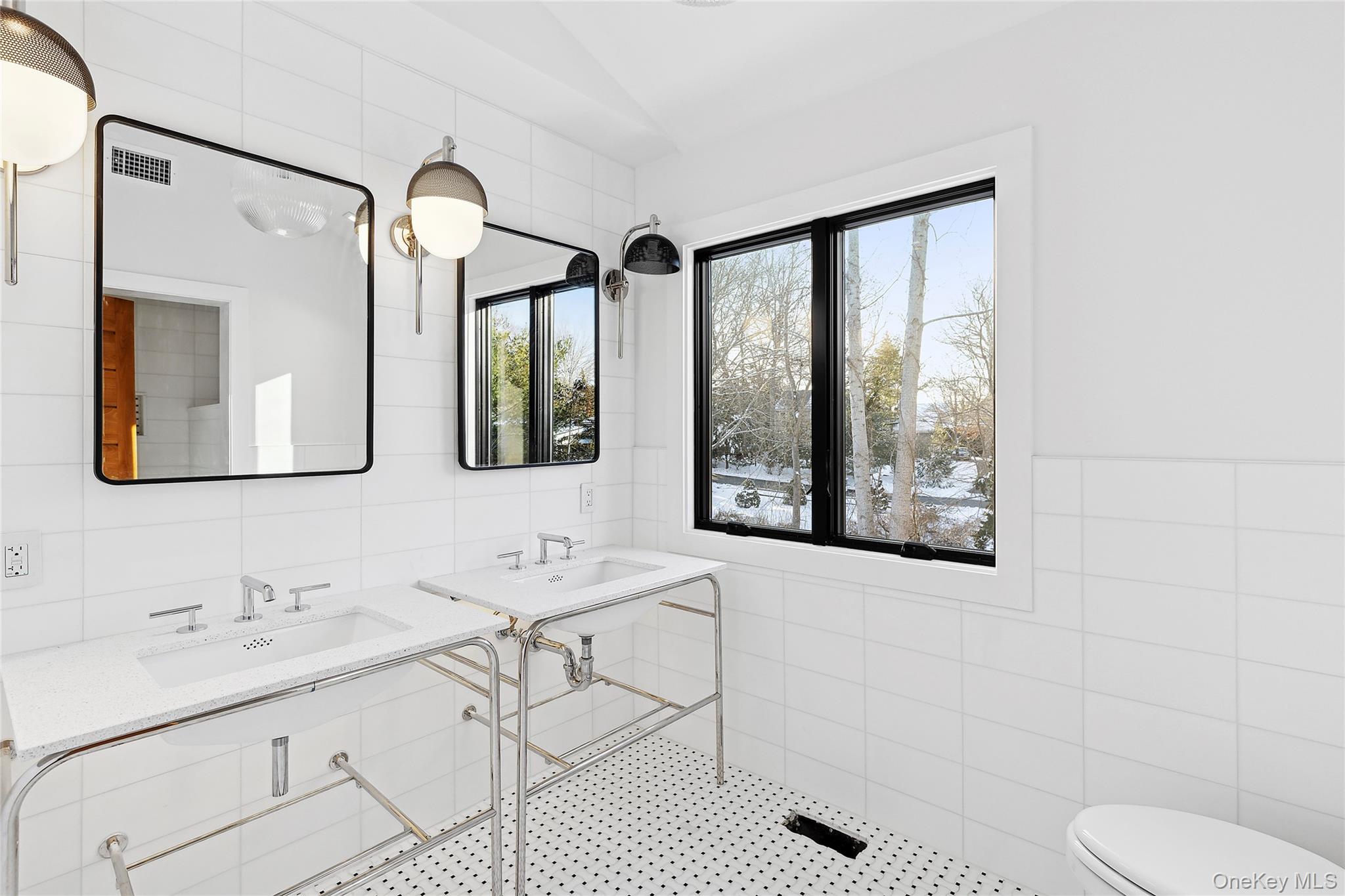 221 Redwood Road, Sag Harbor, NY 11963