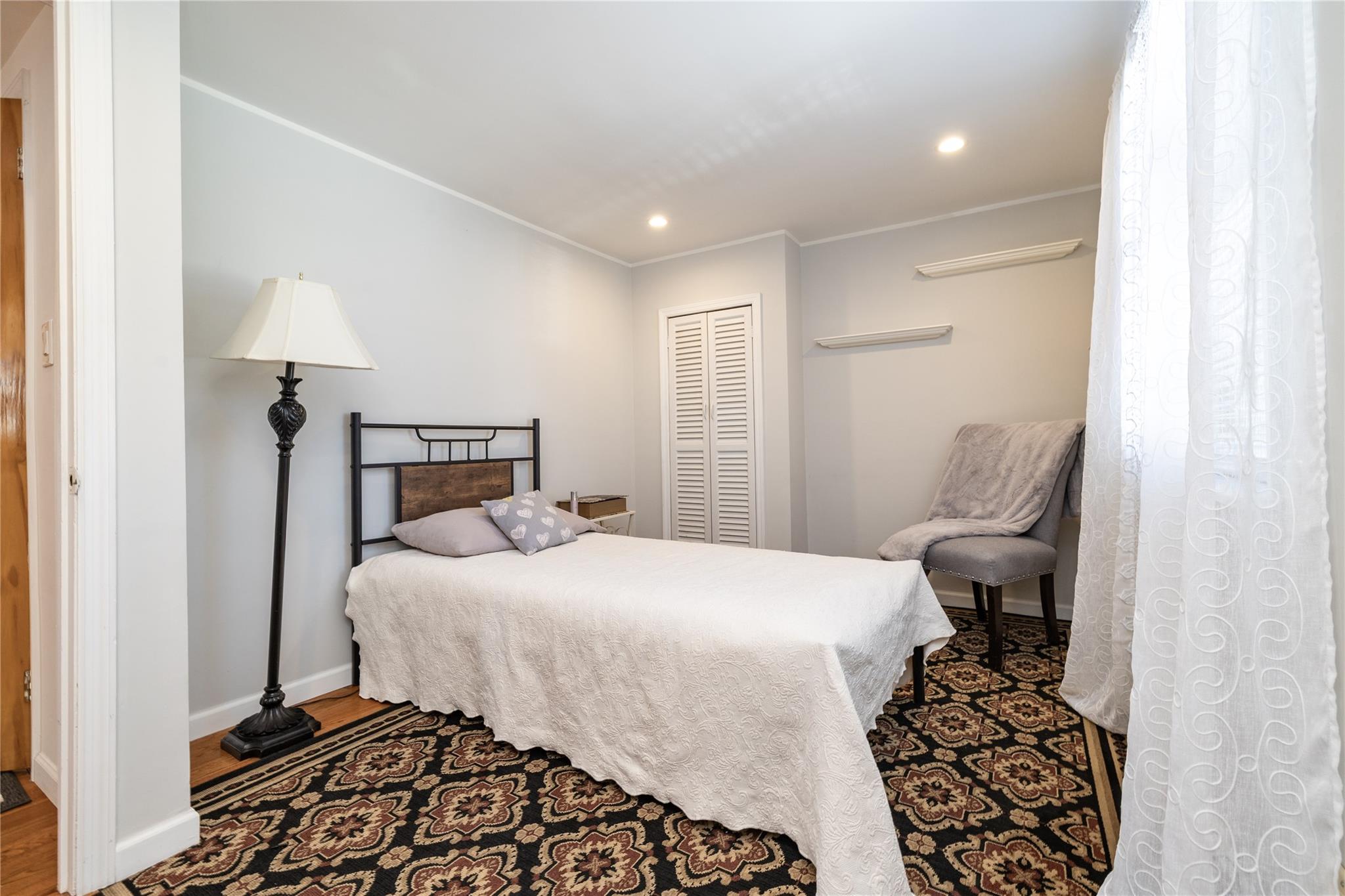 14 Arnold Street, Hicksville, NY 11801