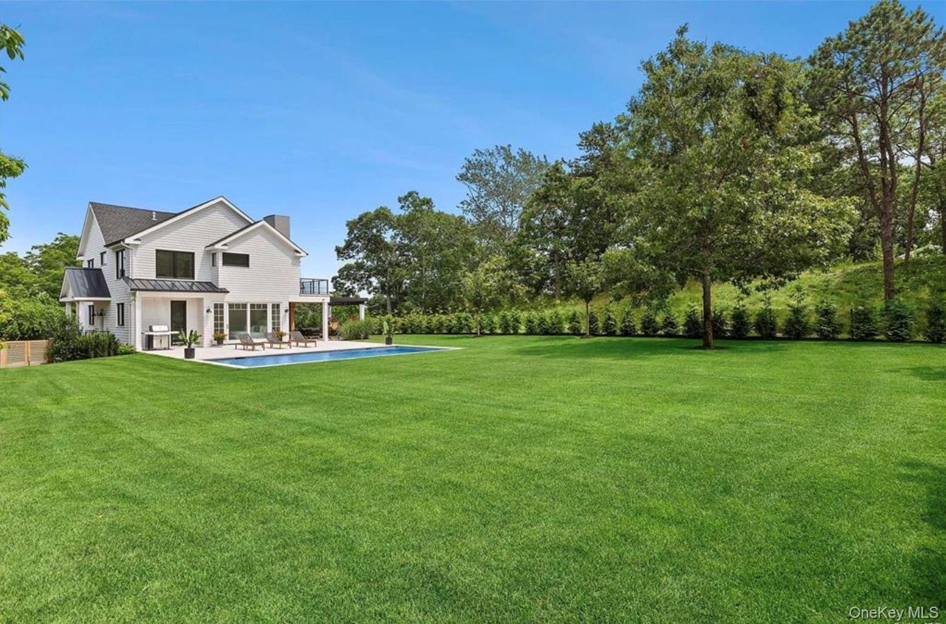 28 Canoe Place Road, Hampton Bays, NY 11946