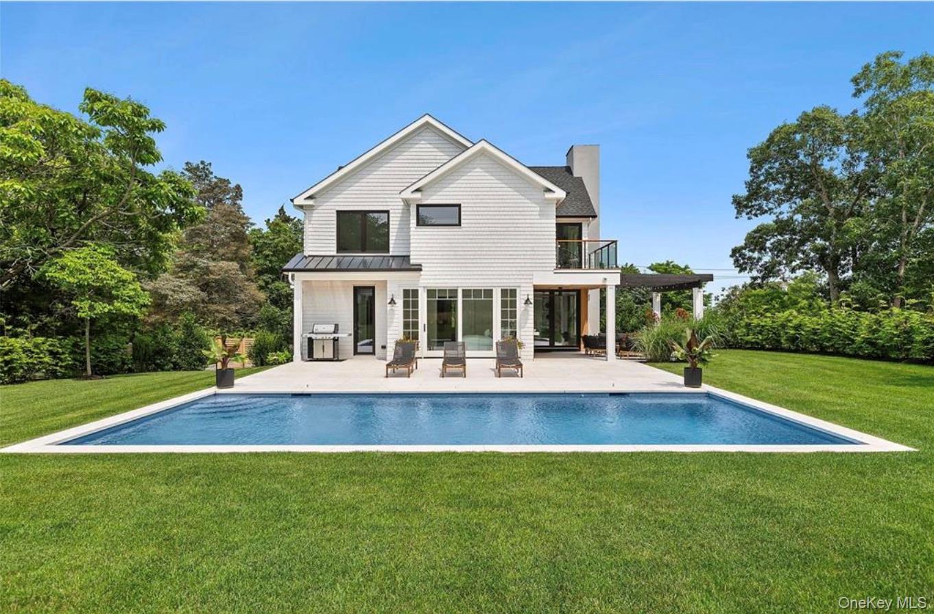 28 Canoe Place Road, Hampton Bays, NY 11946