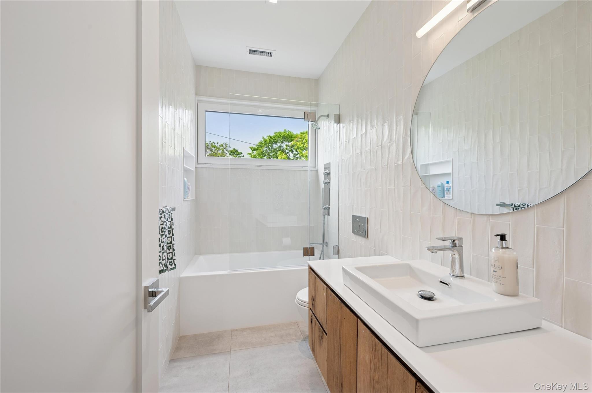 28 Canoe Place Road, Hampton Bays, NY 11946