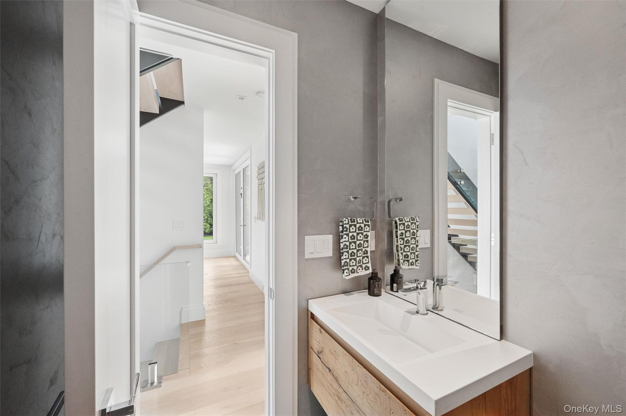 28 Canoe Place Road, Hampton Bays, NY 11946