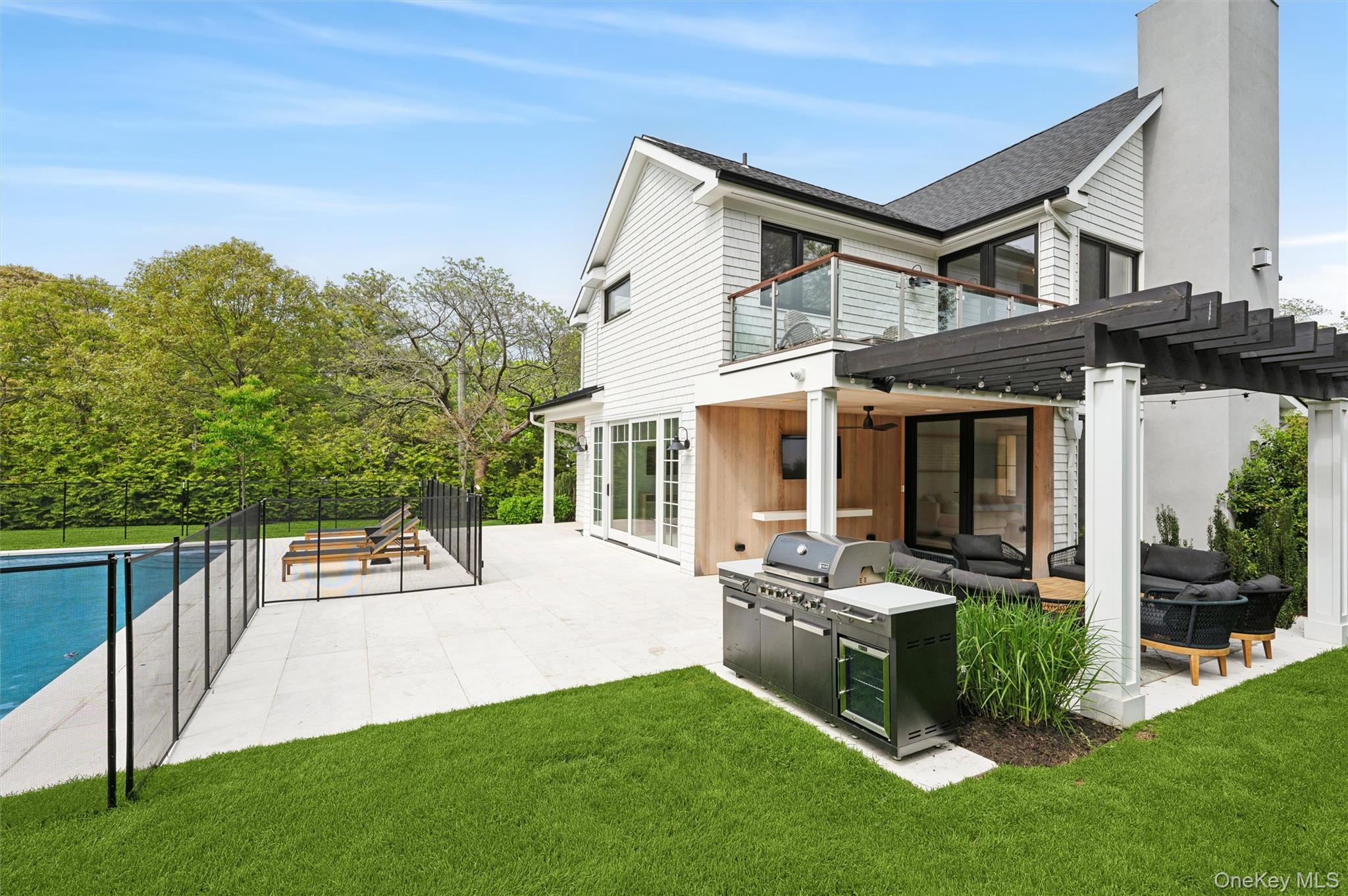 28 Canoe Place Road, Hampton Bays, NY 11946