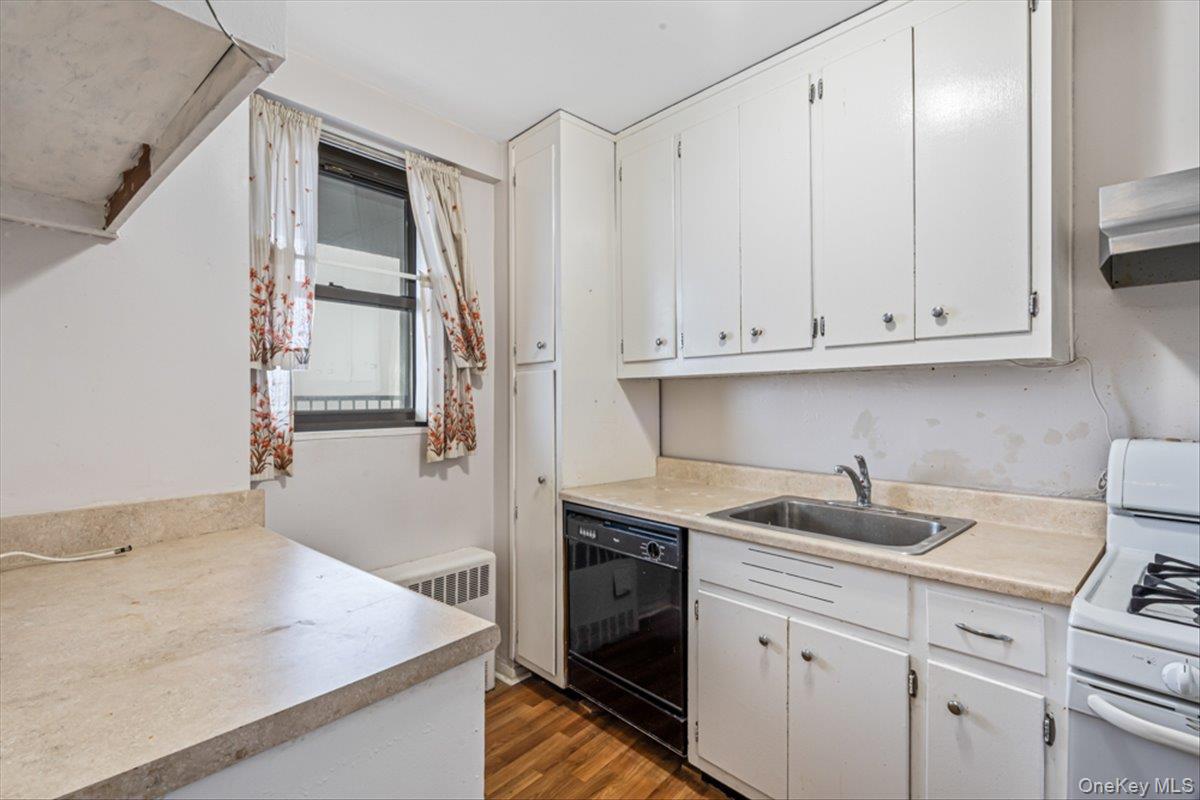 90-50 Union Turnpike # 11L, Glendale, NY 11385