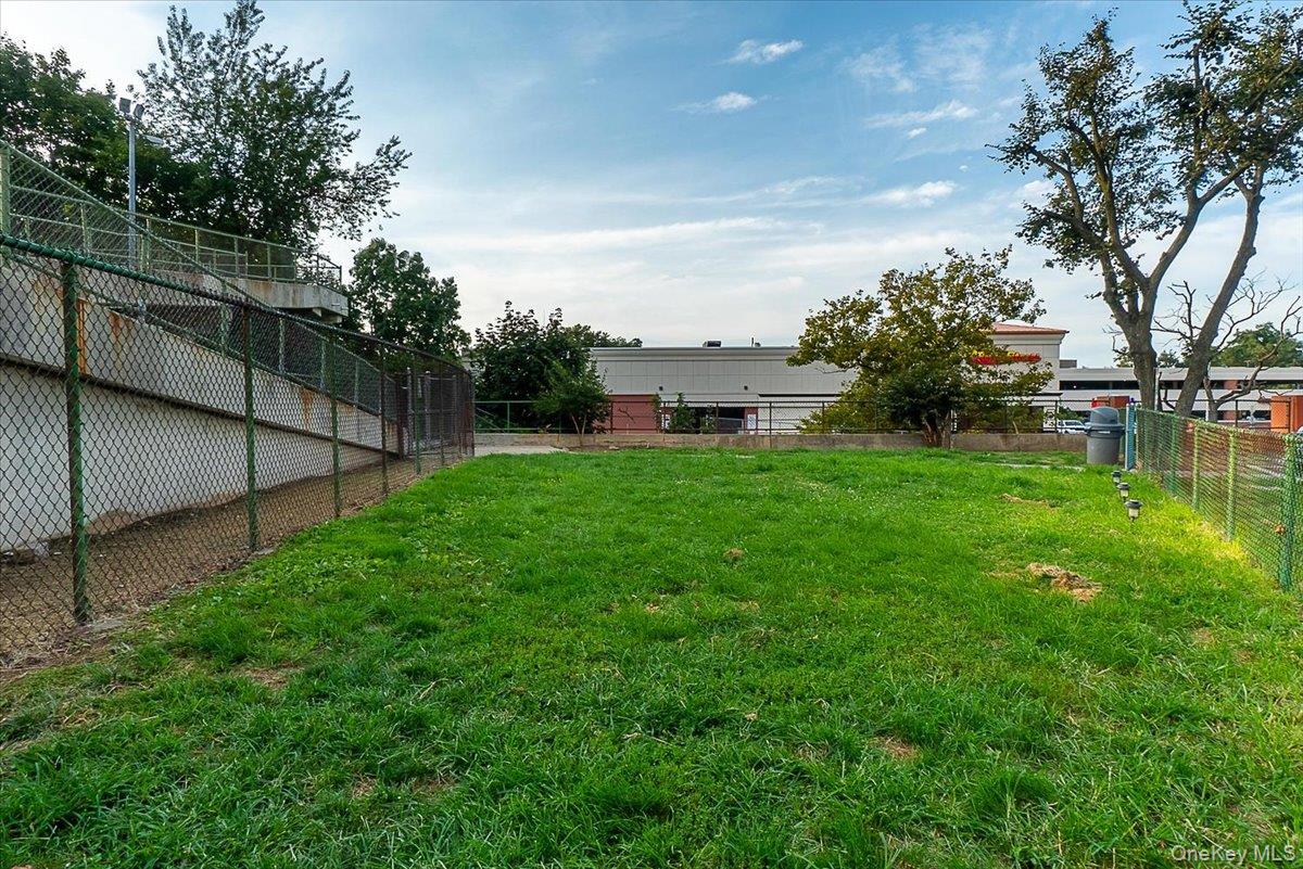 90-50 Union Turnpike # 11L, Glendale, NY 11385