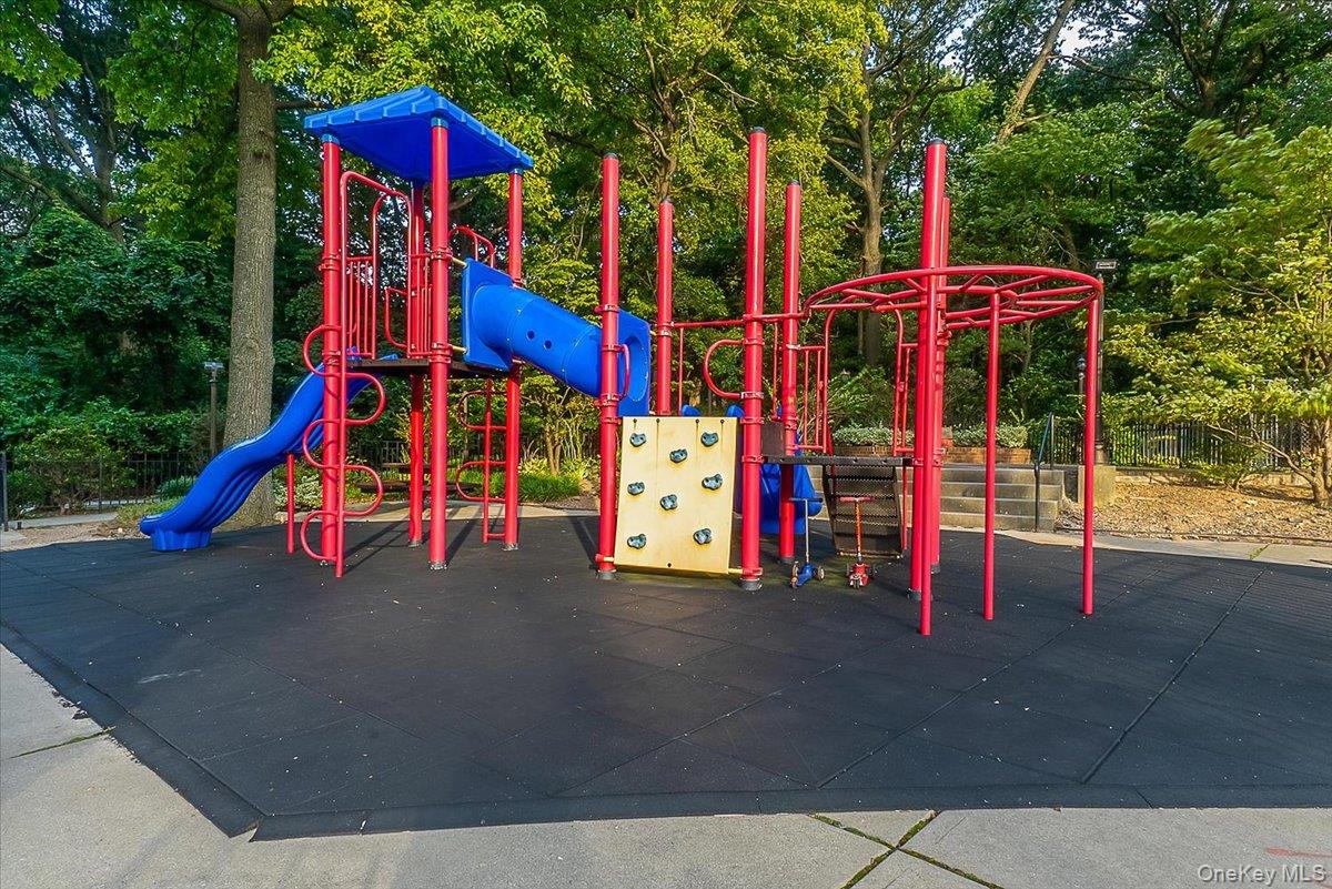 90-50 Union Turnpike # 11L, Glendale, NY 11385