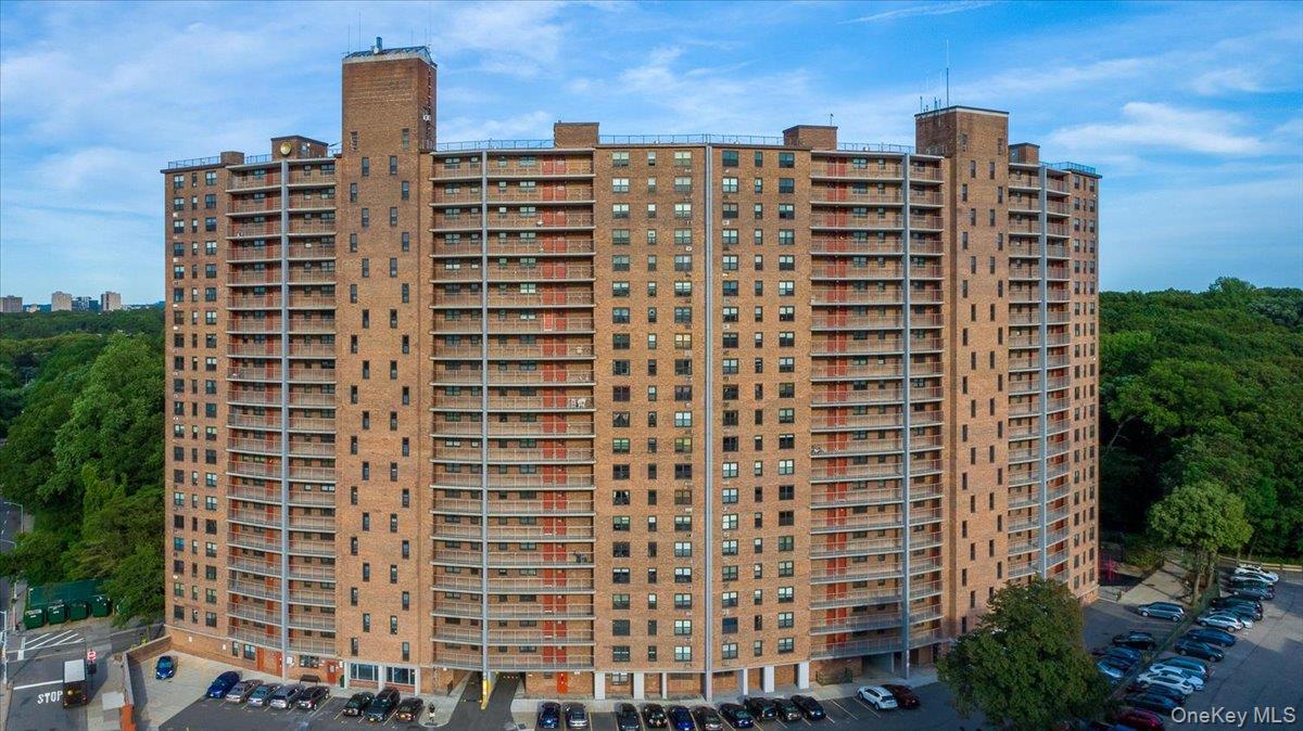 90-50 Union Turnpike # 11L, Glendale, NY 11385