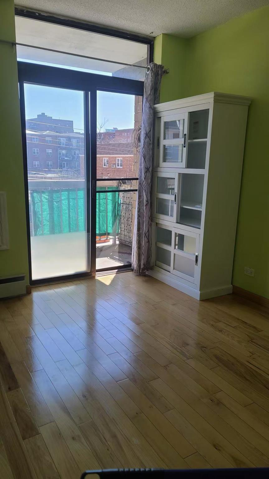 14443 37th Ave, Flushing, NY 11354