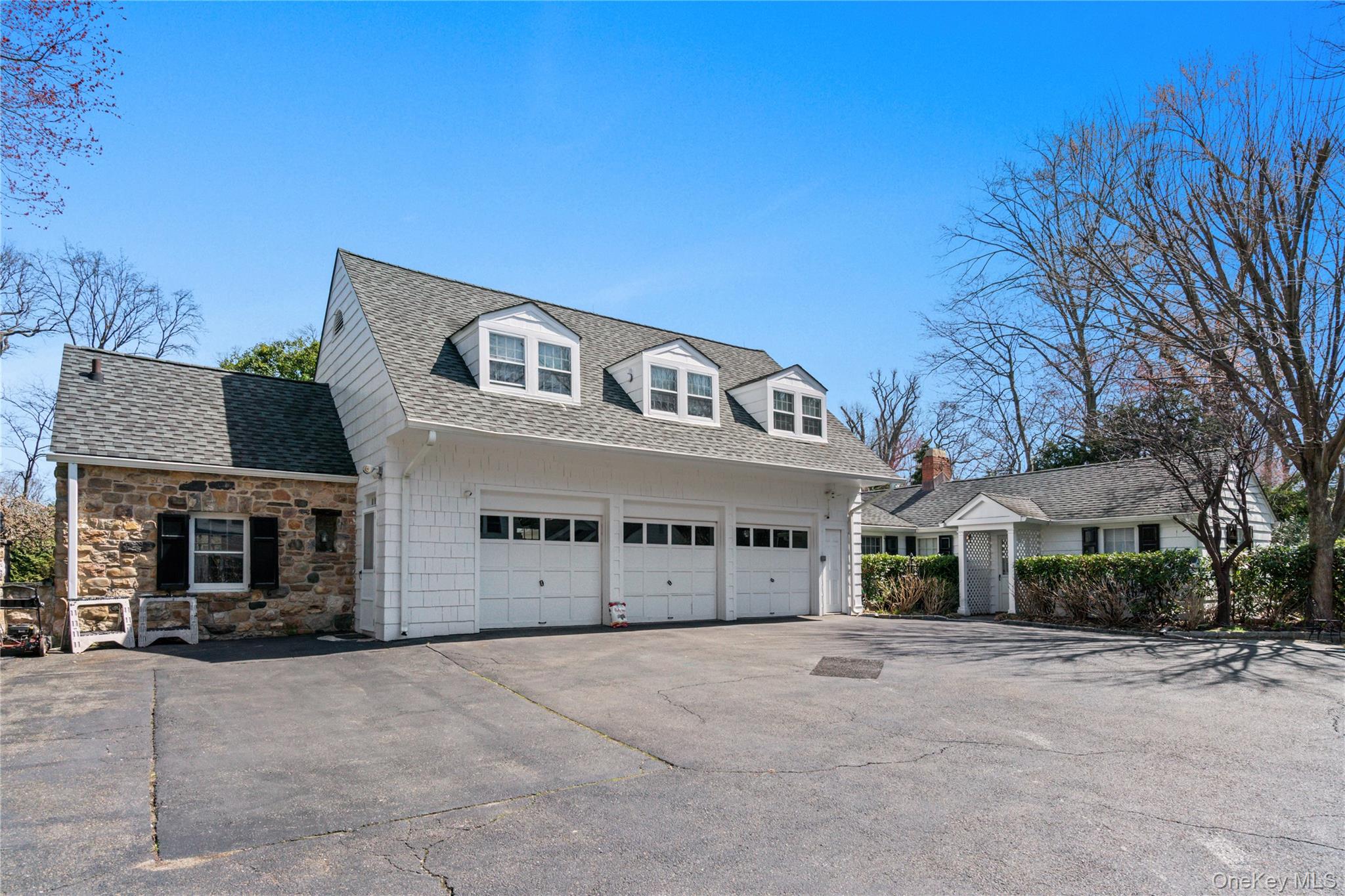 8 Stonegate Lane, Old Brookville, NY 11545