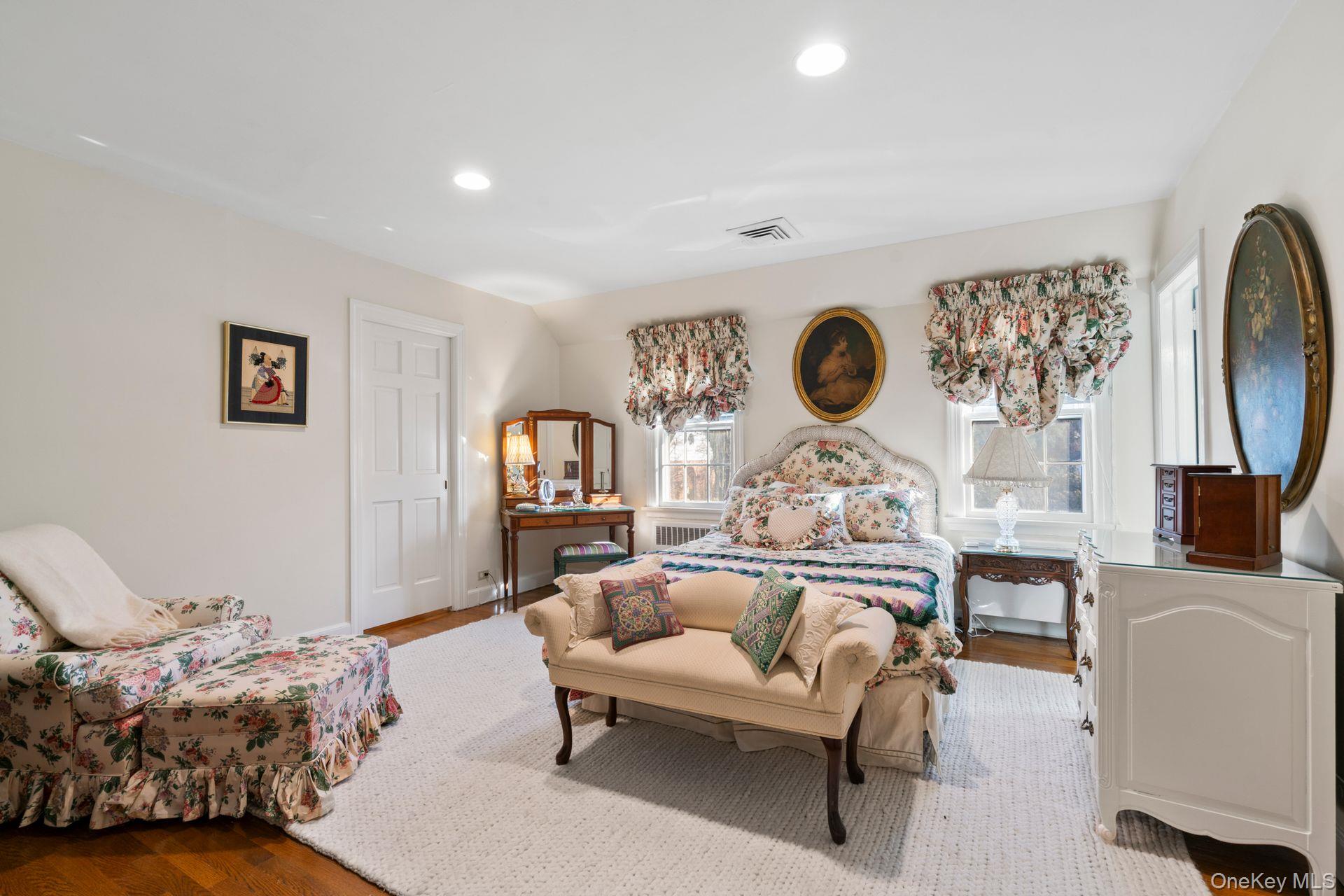 8 Stonegate Lane, Old Brookville, NY 11545