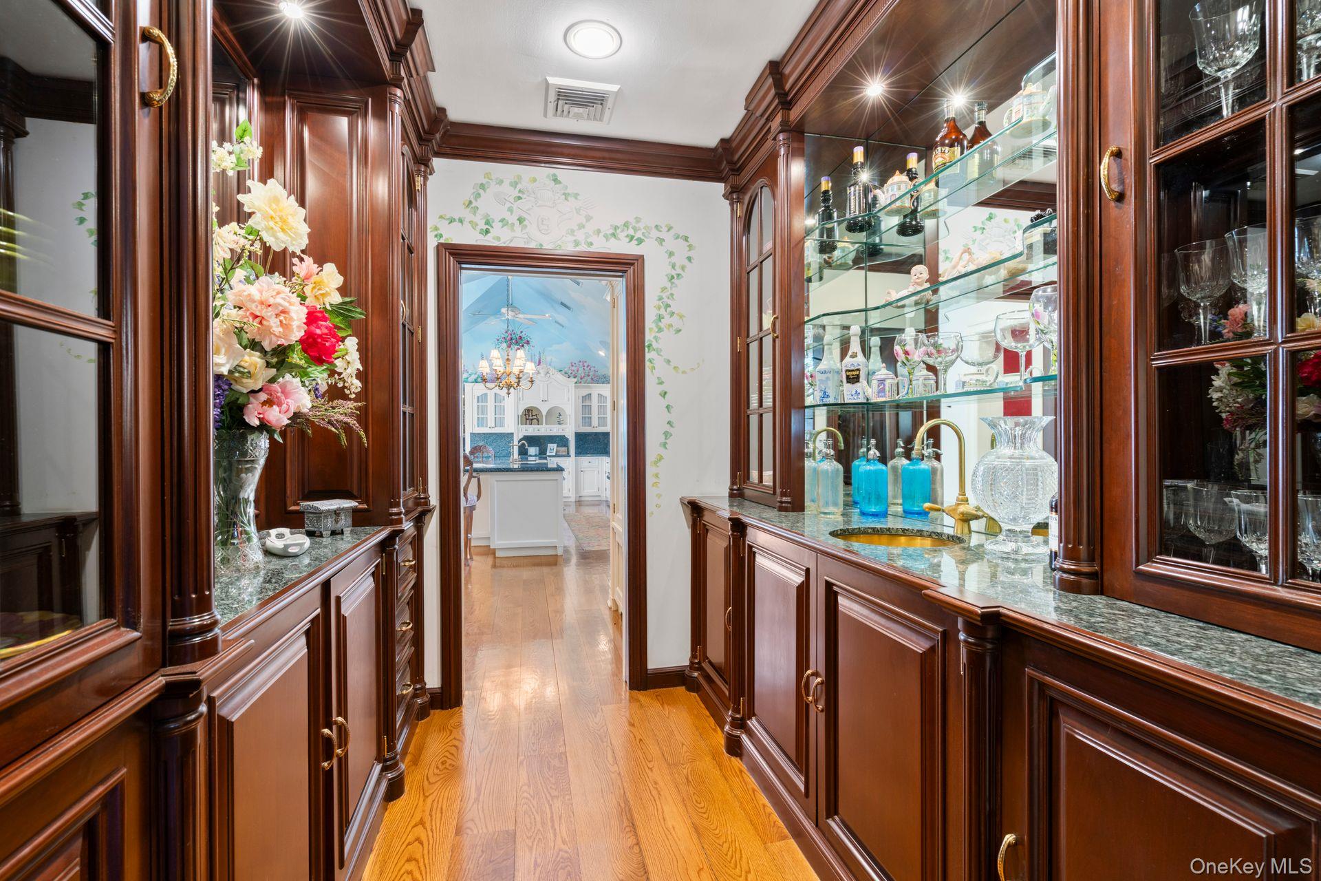 8 Stonegate Lane, Old Brookville, NY 11545