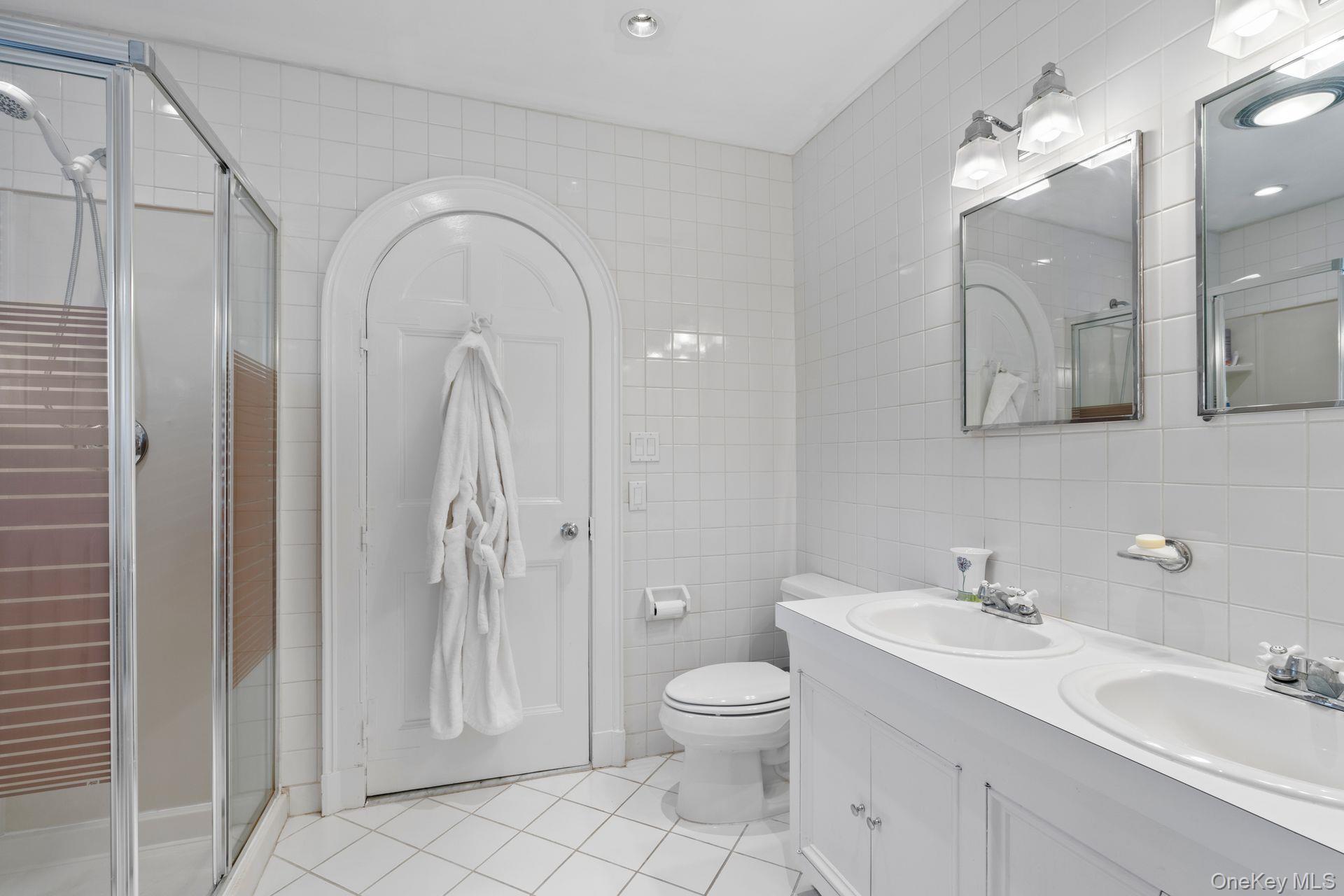 8 Stonegate Lane, Old Brookville, NY 11545