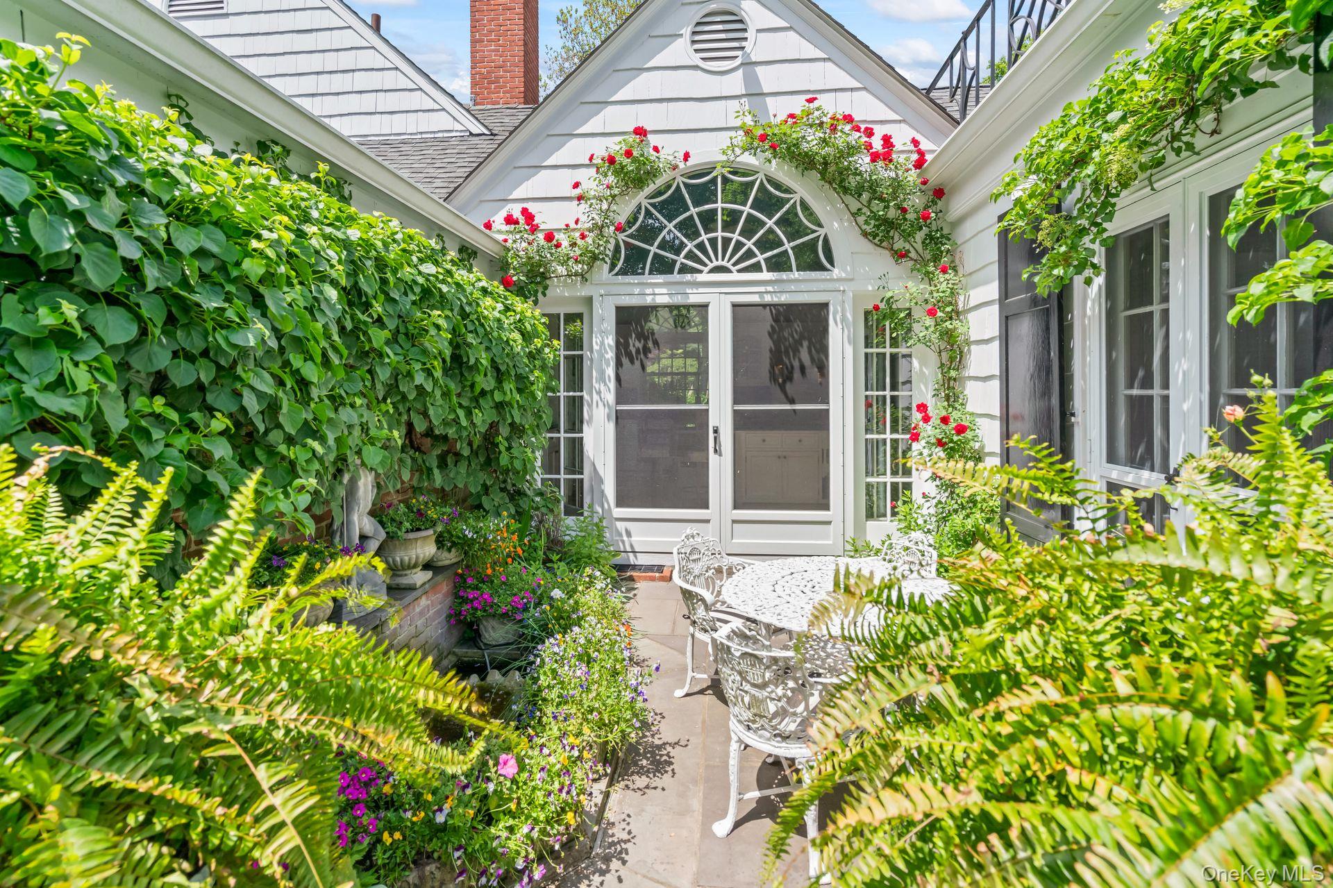 8 Stonegate Lane, Old Brookville, NY 11545