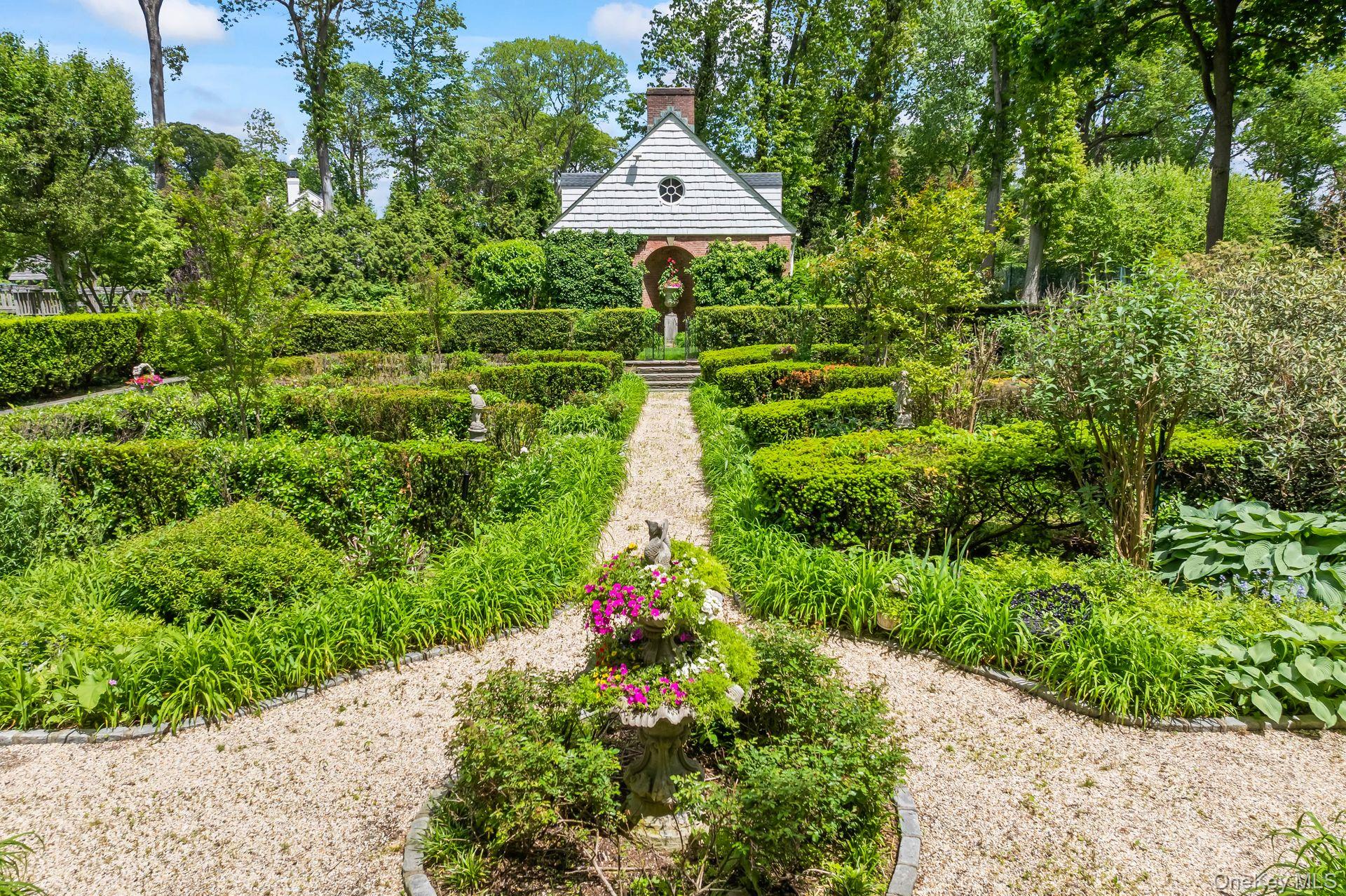 8 Stonegate Lane, Old Brookville, NY 11545