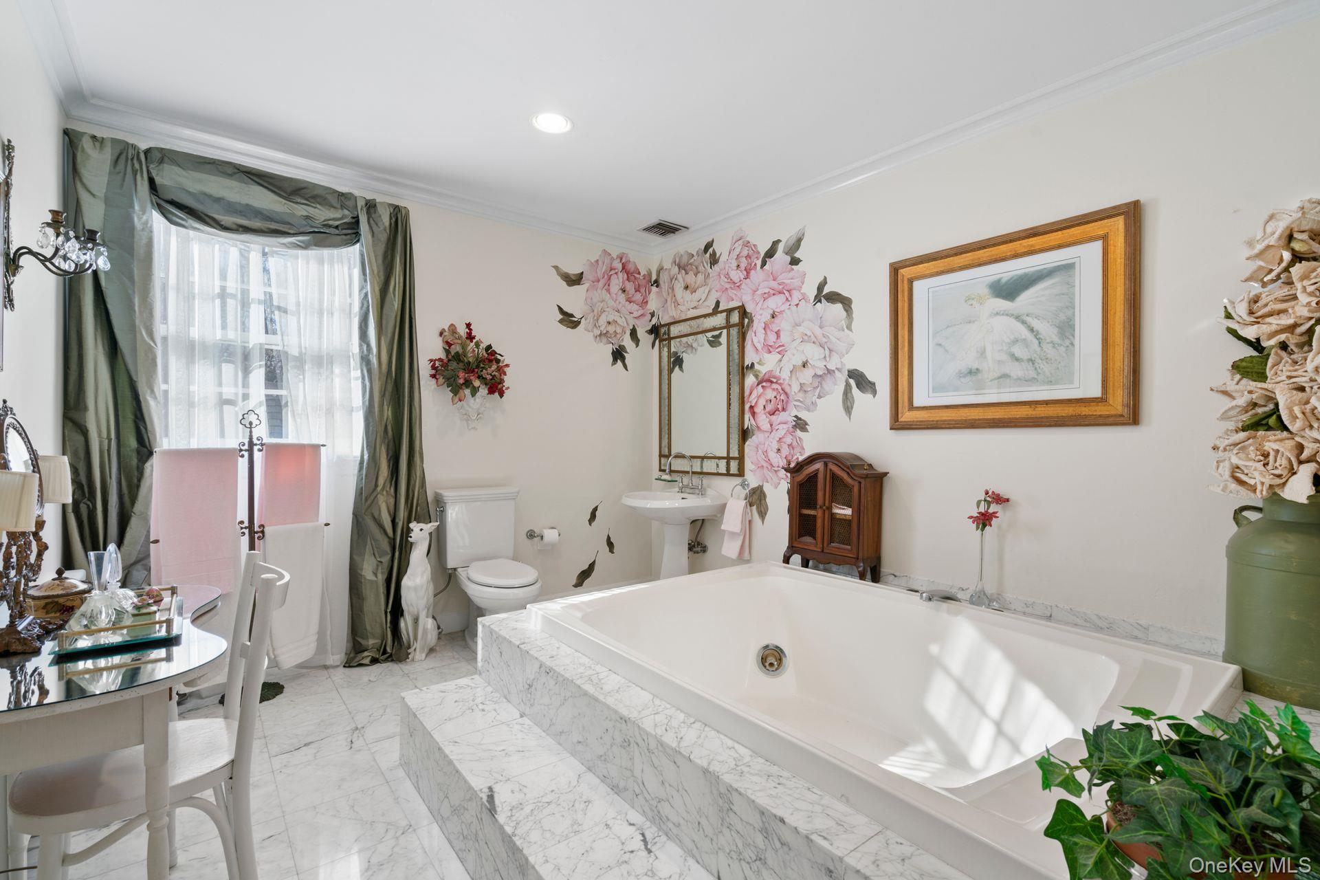 8 Stonegate Lane, Old Brookville, NY 11545