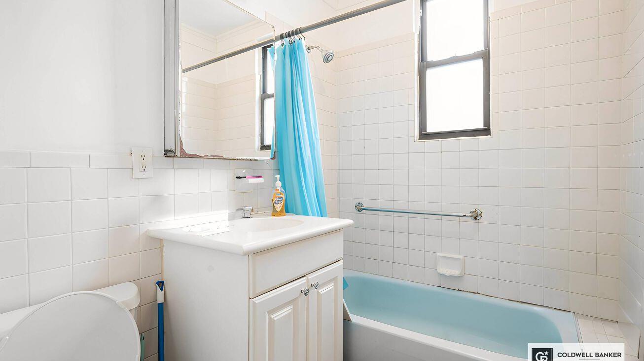 158-16 Sanford Avenue, Flushing, NY 11358