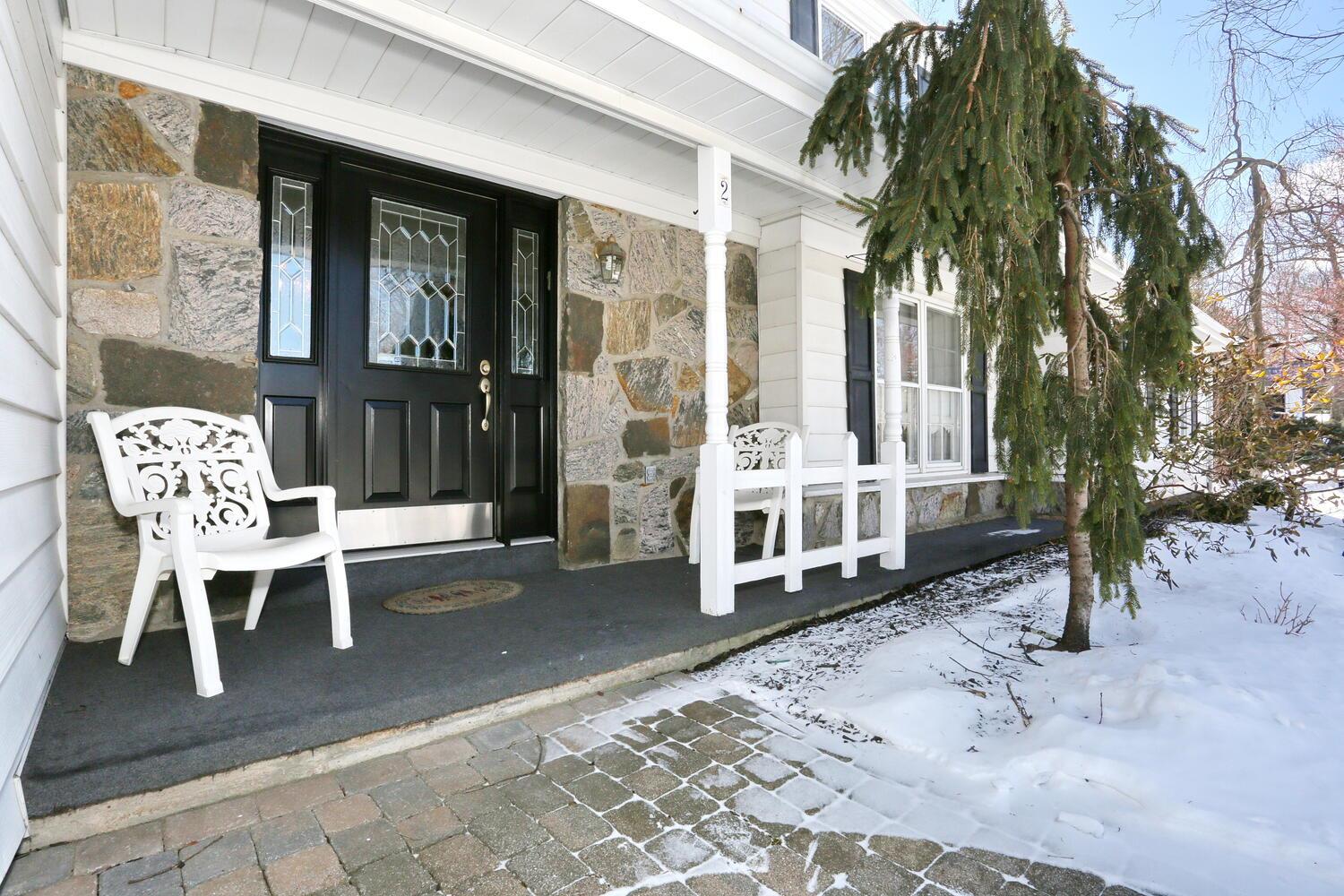 2 Sunderland Place, Suffern, NY 10901