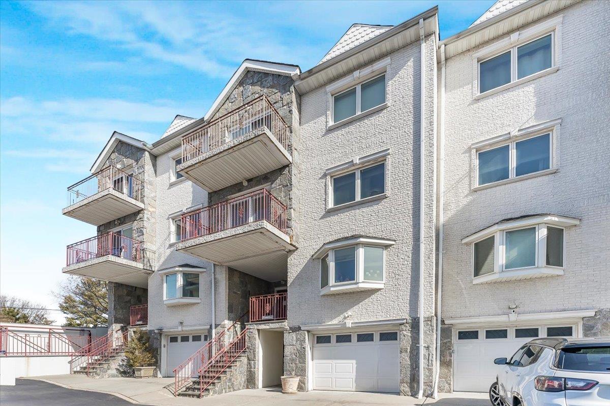 2 Samantha Way # 2A, Bronx, NY 10465