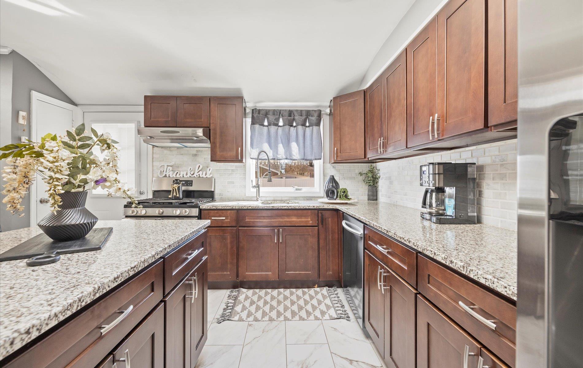 16 Rosalie Place, Commack, NY 11725