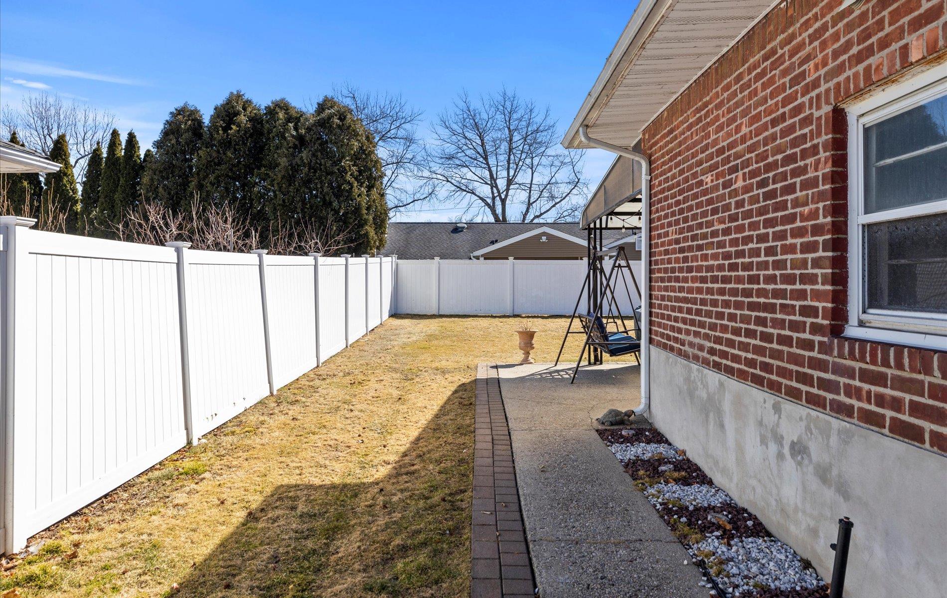 16 Rosalie Place, Commack, NY 11725
