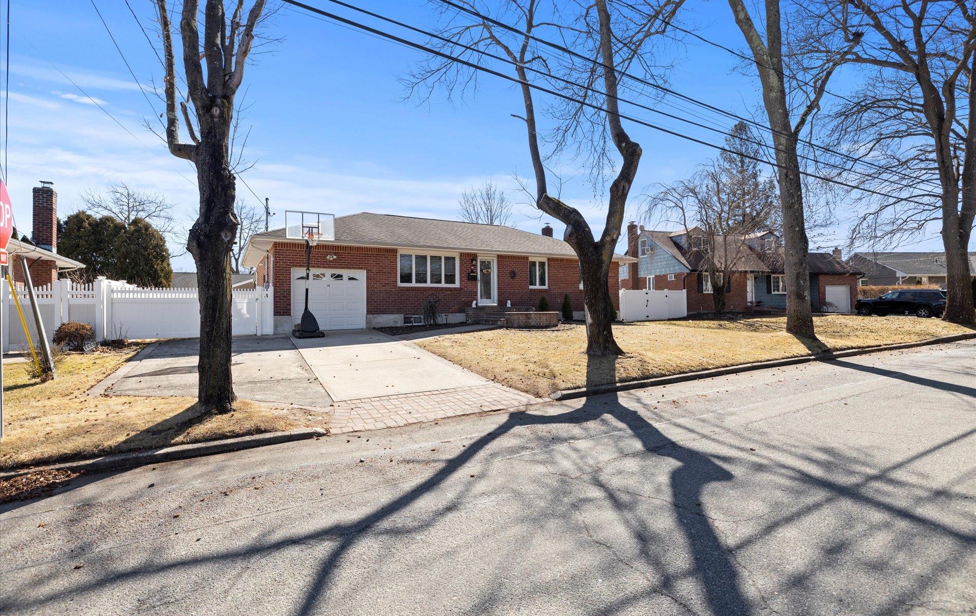 16 Rosalie Place, Commack, NY 11725