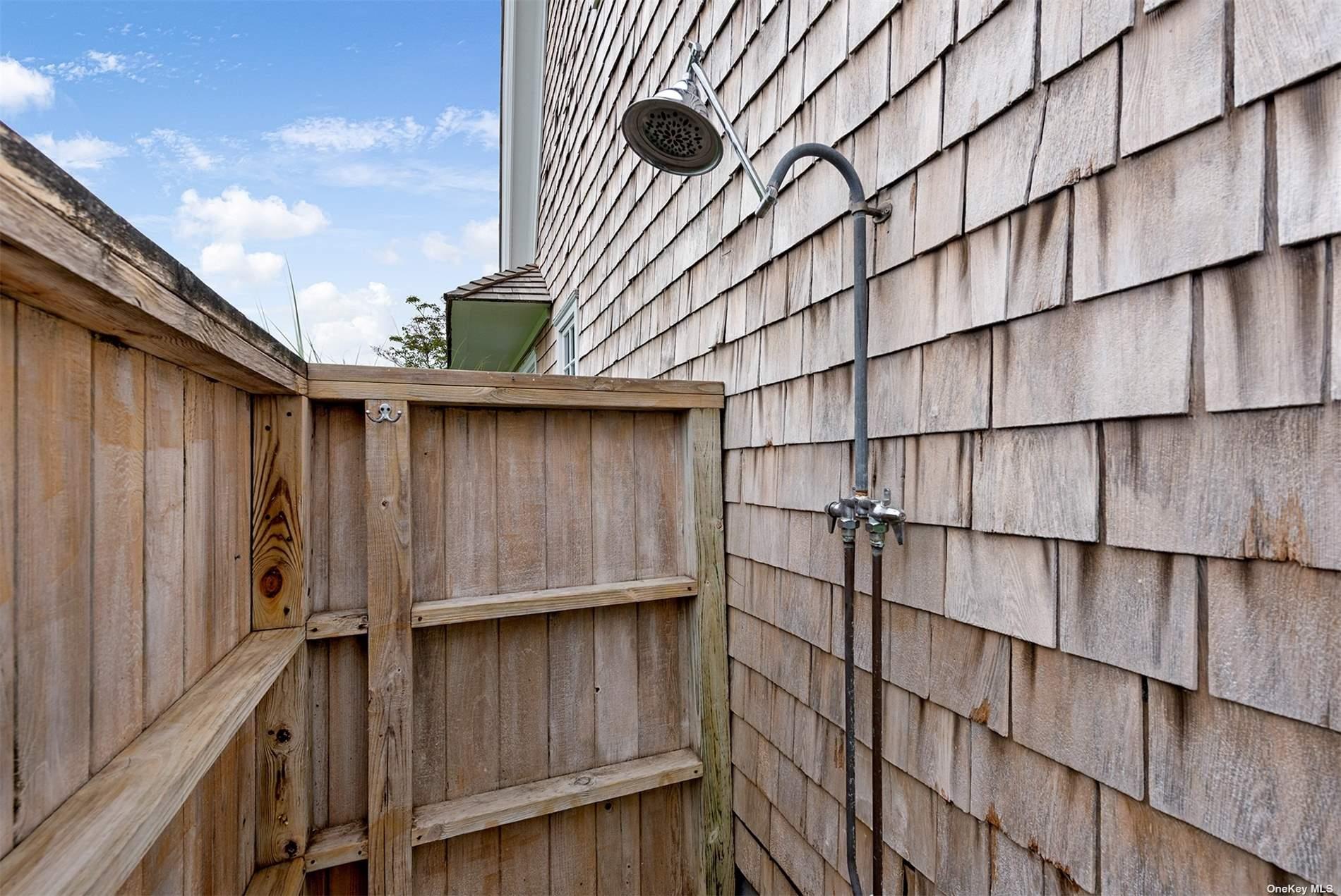 20 Beach Lane, Quogue, NY 11959