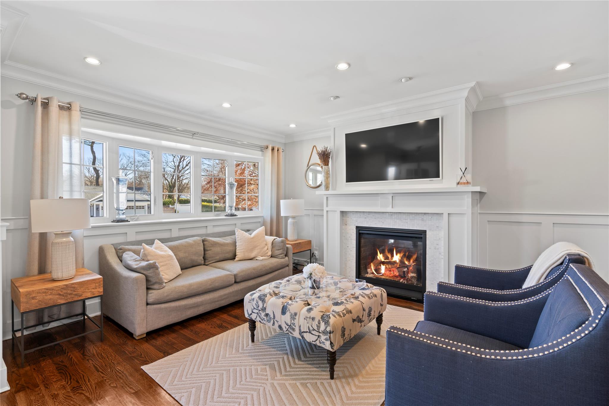 6 Saylor Place, Huntington, NY 11743