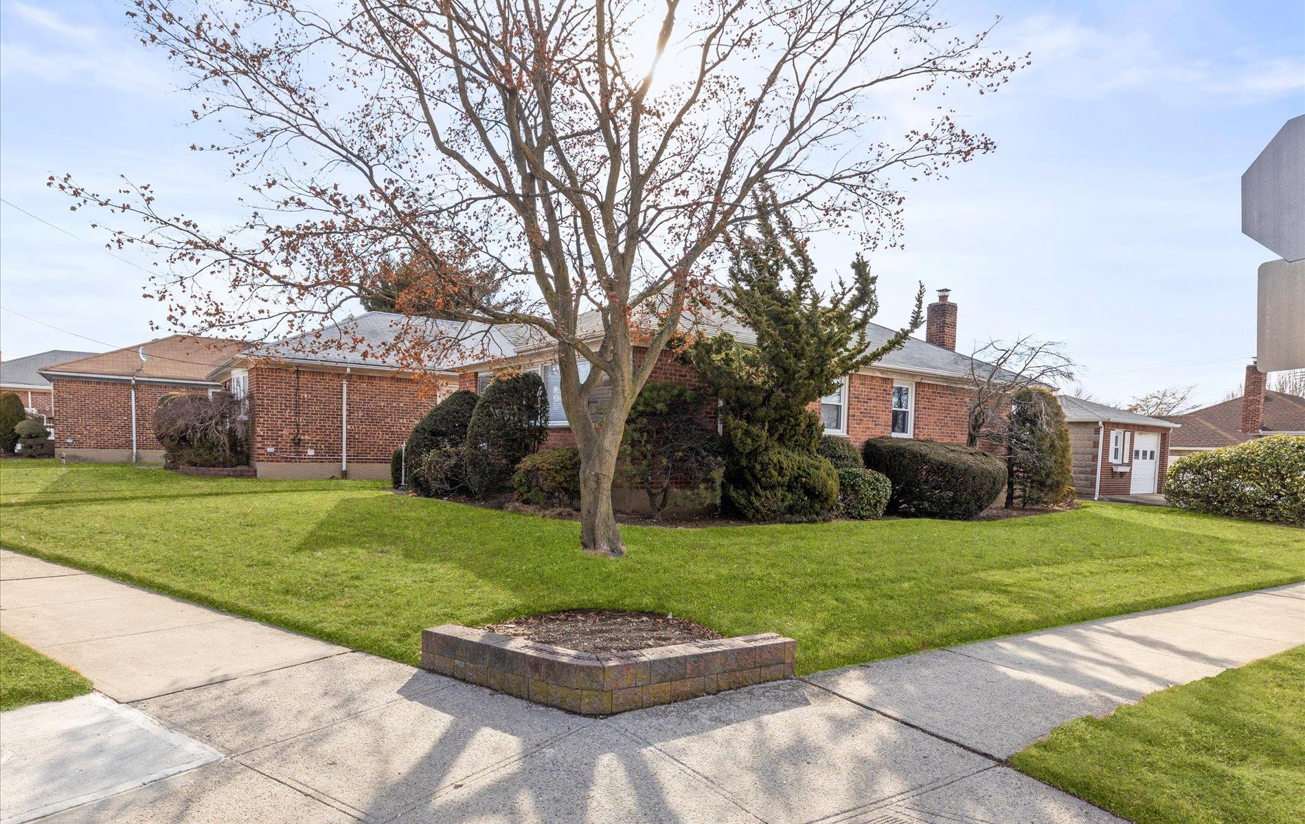 154-04 Willets Point Blvd, Whitestone, NY 11357