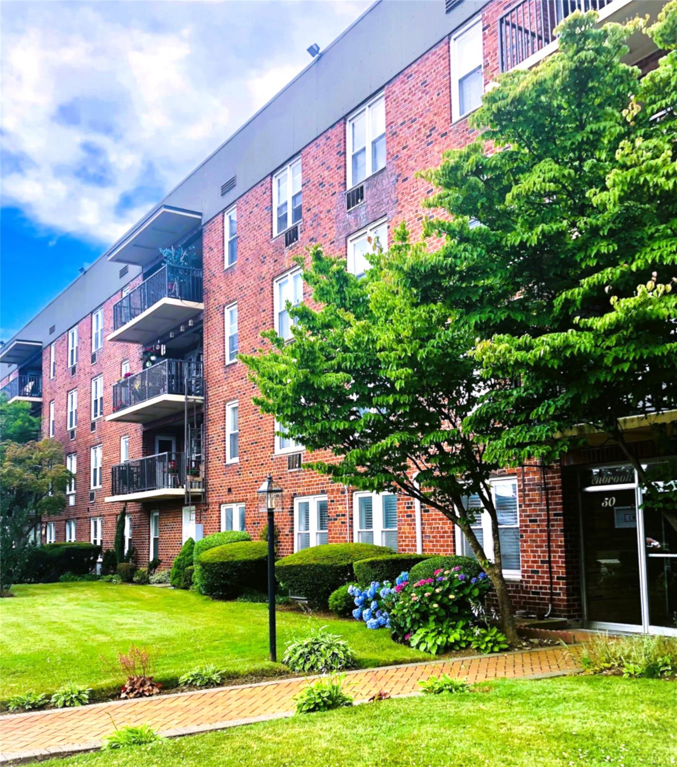 60 Hempstead Ave # 3M, Lynbrook, NY 11563