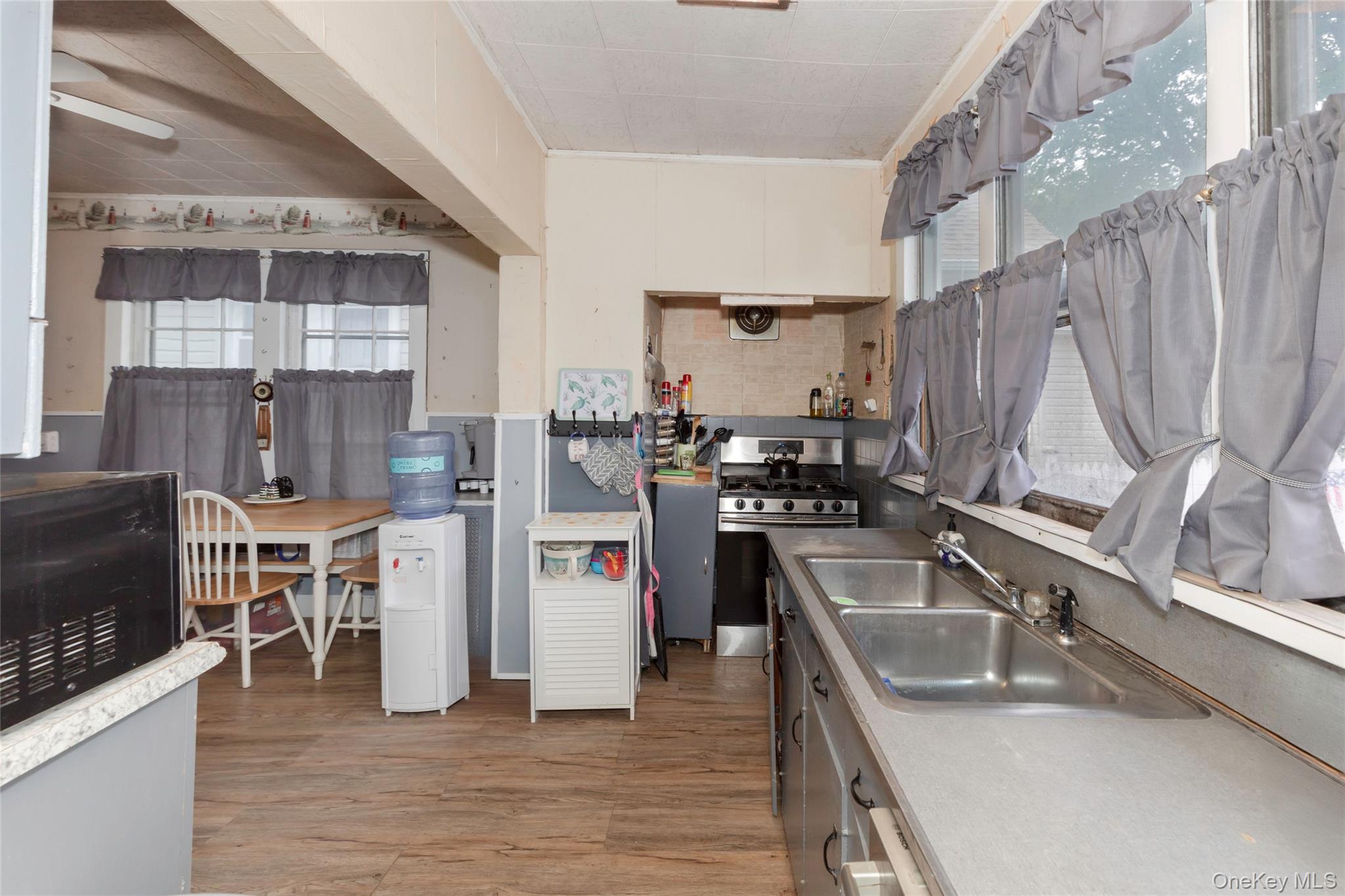 690 Minnieford Avenue, Bronx, NY 10464