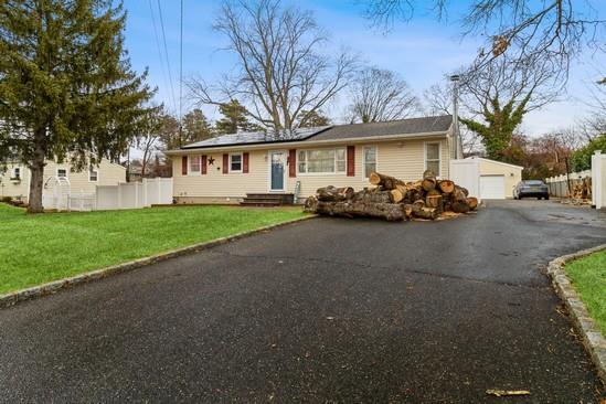 273 Robinson Avenue, East Patchogue, NY 11772