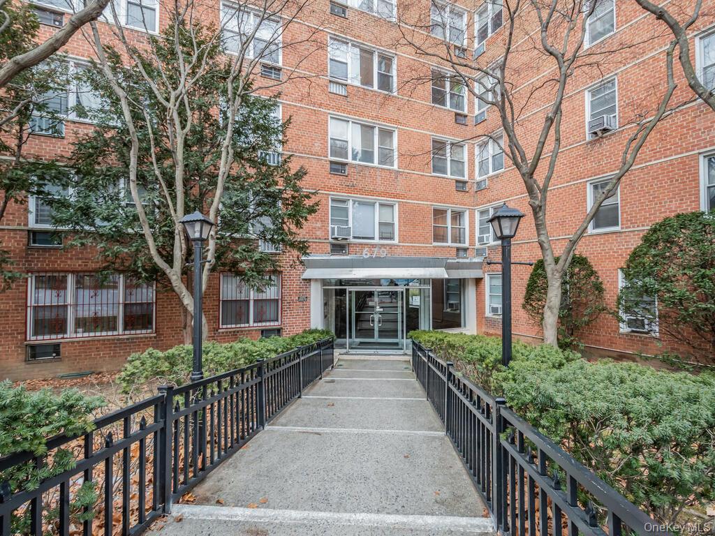 679 W 239th Street # 1C, Bronx, NY 10463