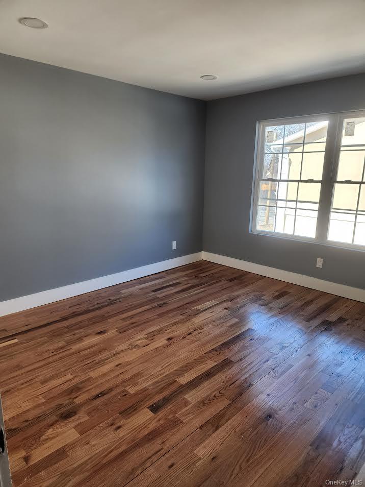 274 S10th Street, Lindenhurst, NY 11757