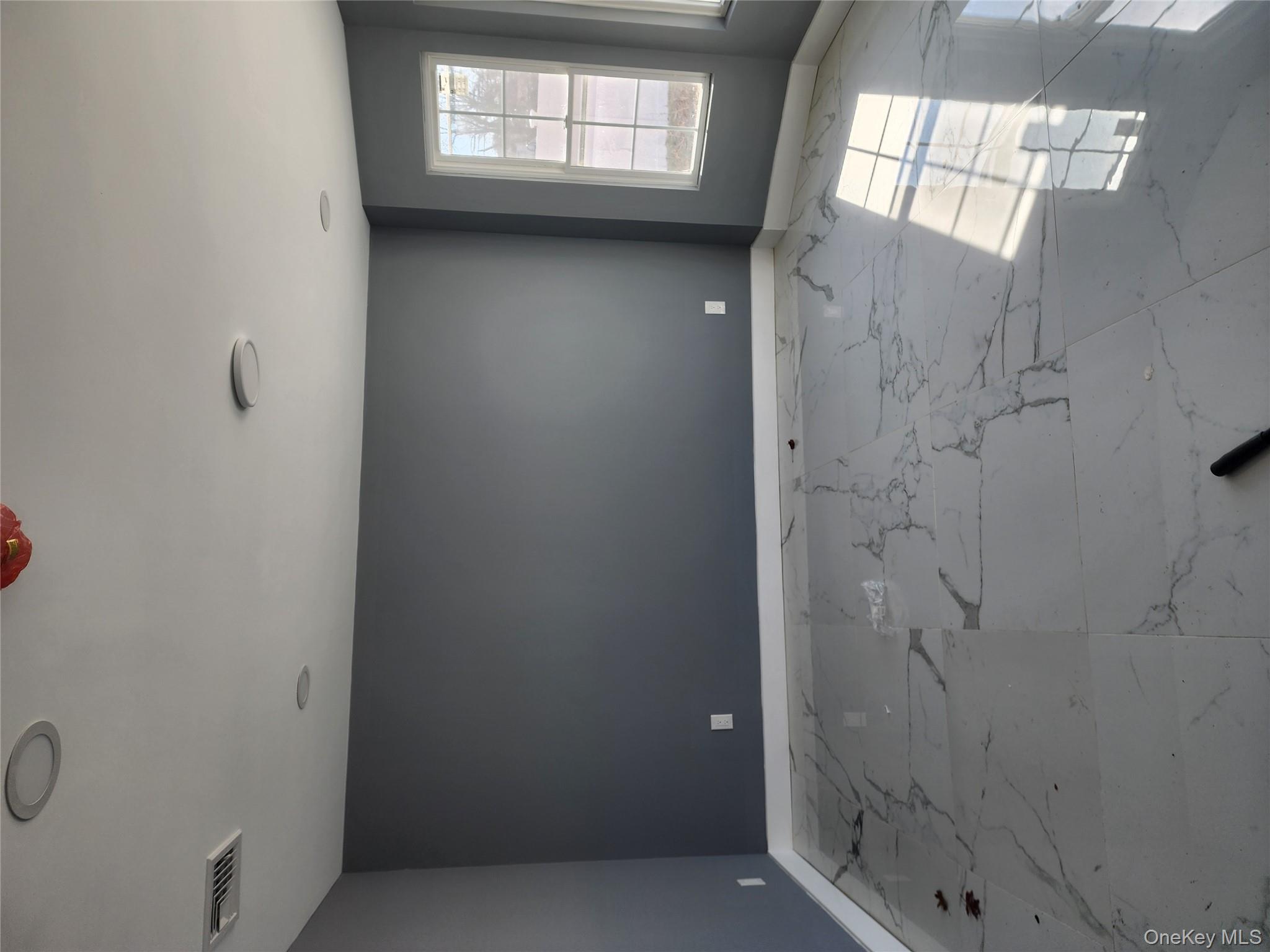 274 S10th Street, Lindenhurst, NY 11757