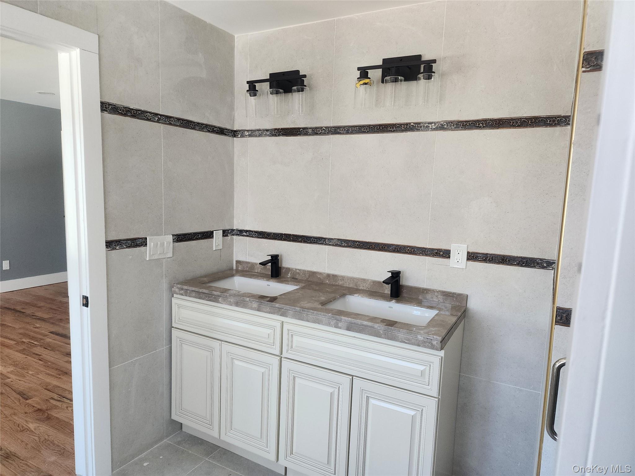 274 S10th Street, Lindenhurst, NY 11757