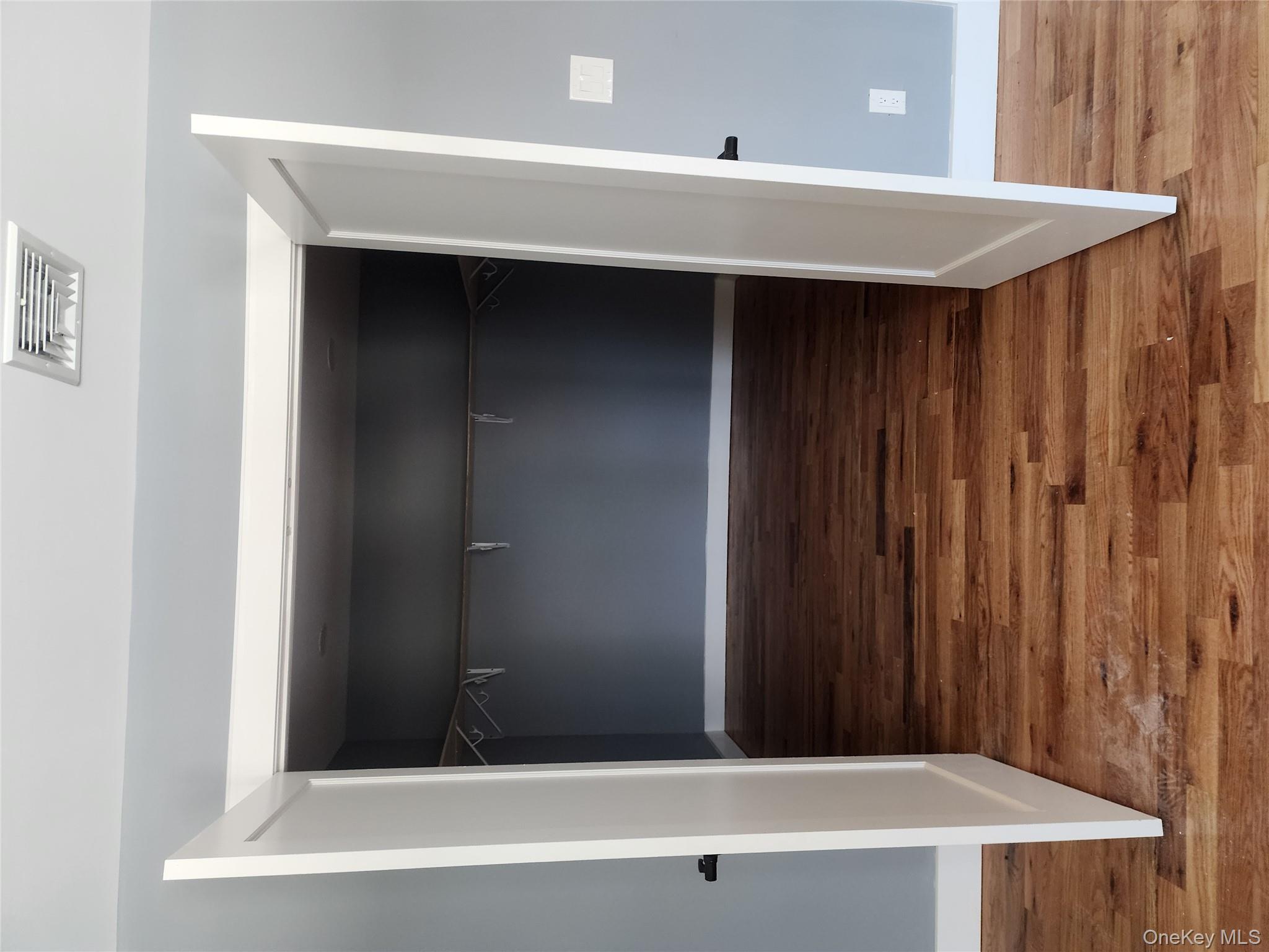 274 S10th Street, Lindenhurst, NY 11757