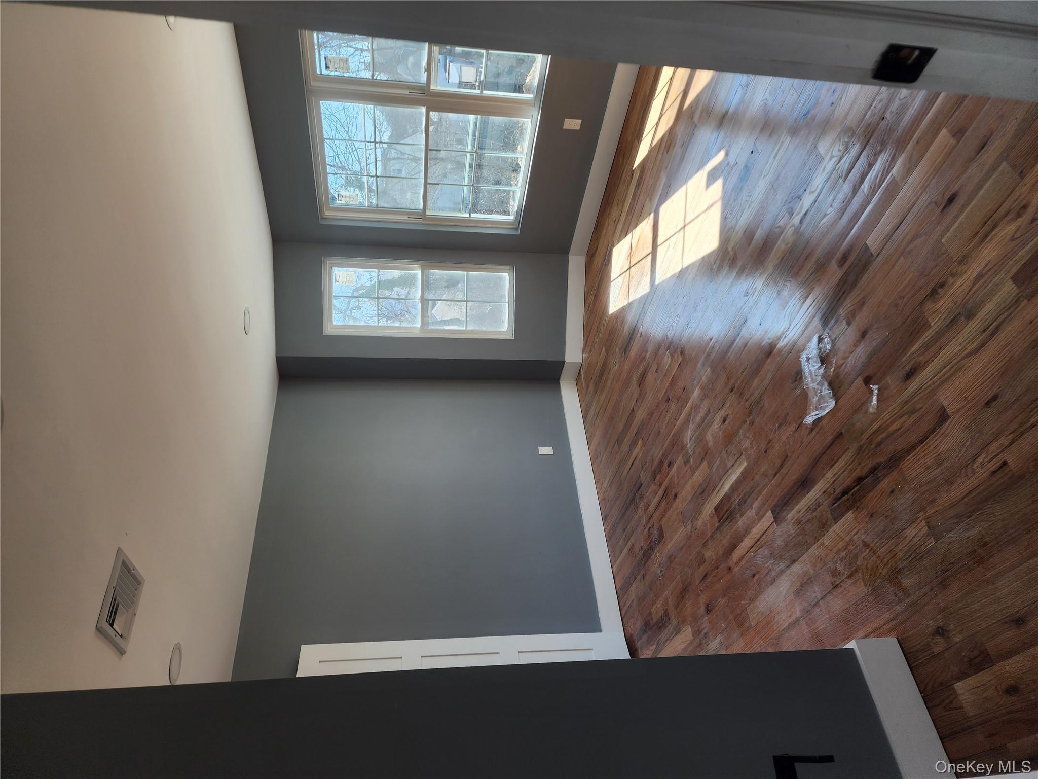 274 S10th Street, Lindenhurst, NY 11757